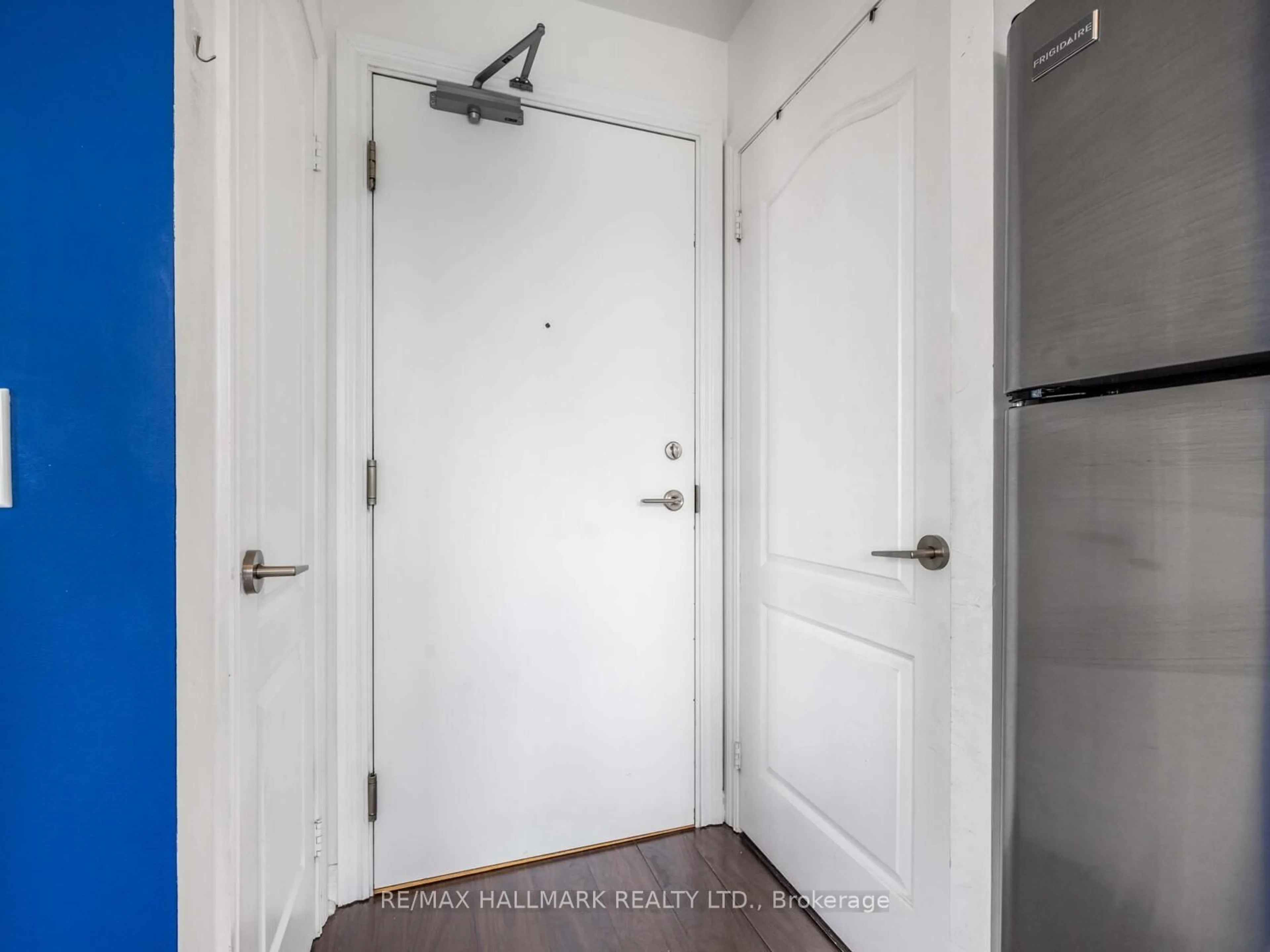 Indoor entryway for 100 Western Battery Rd #UPH2, Toronto Ontario M6K 3S2