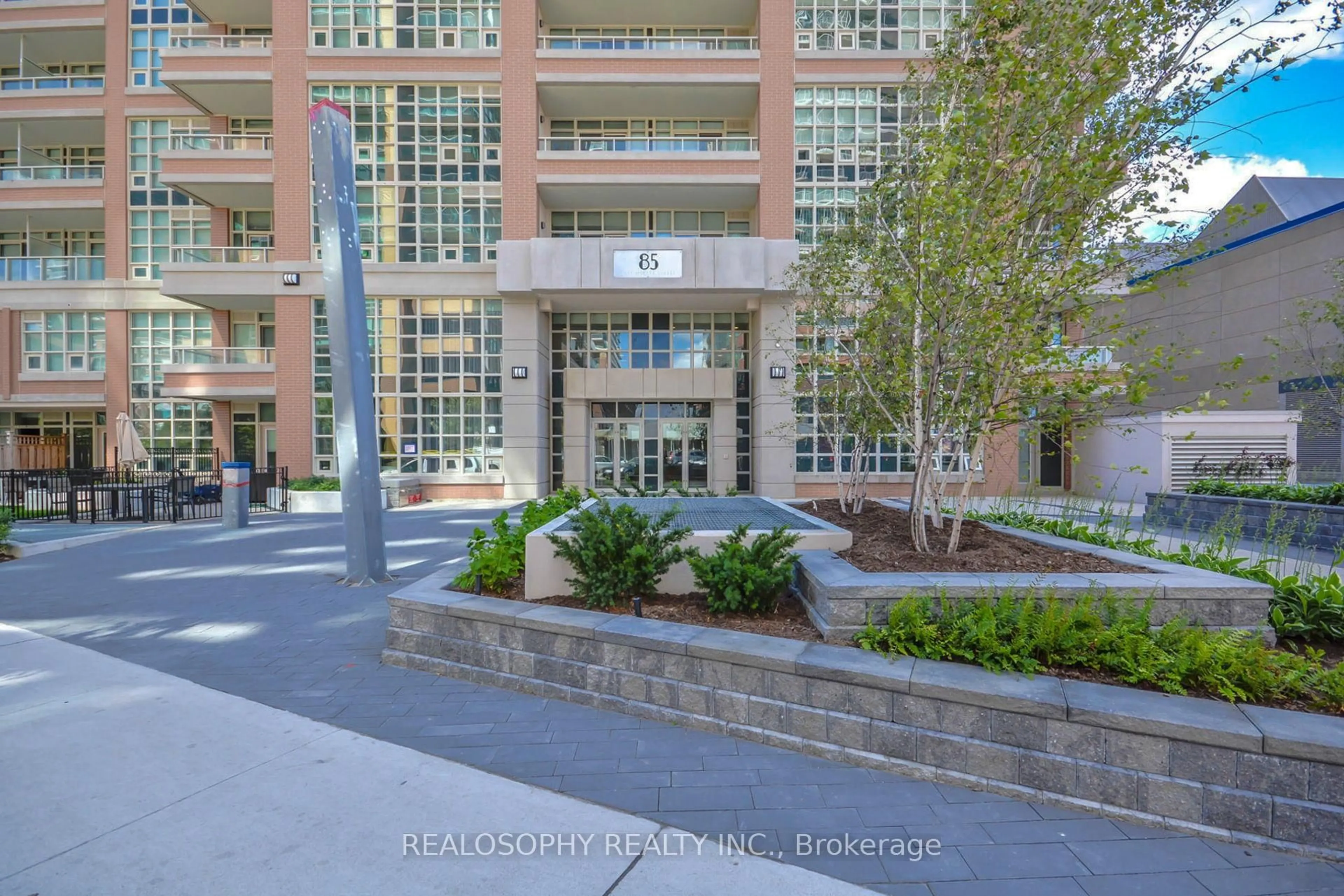 Indoor foyer for 85 East Liberty St #715, Toronto Ontario M6K 3R4