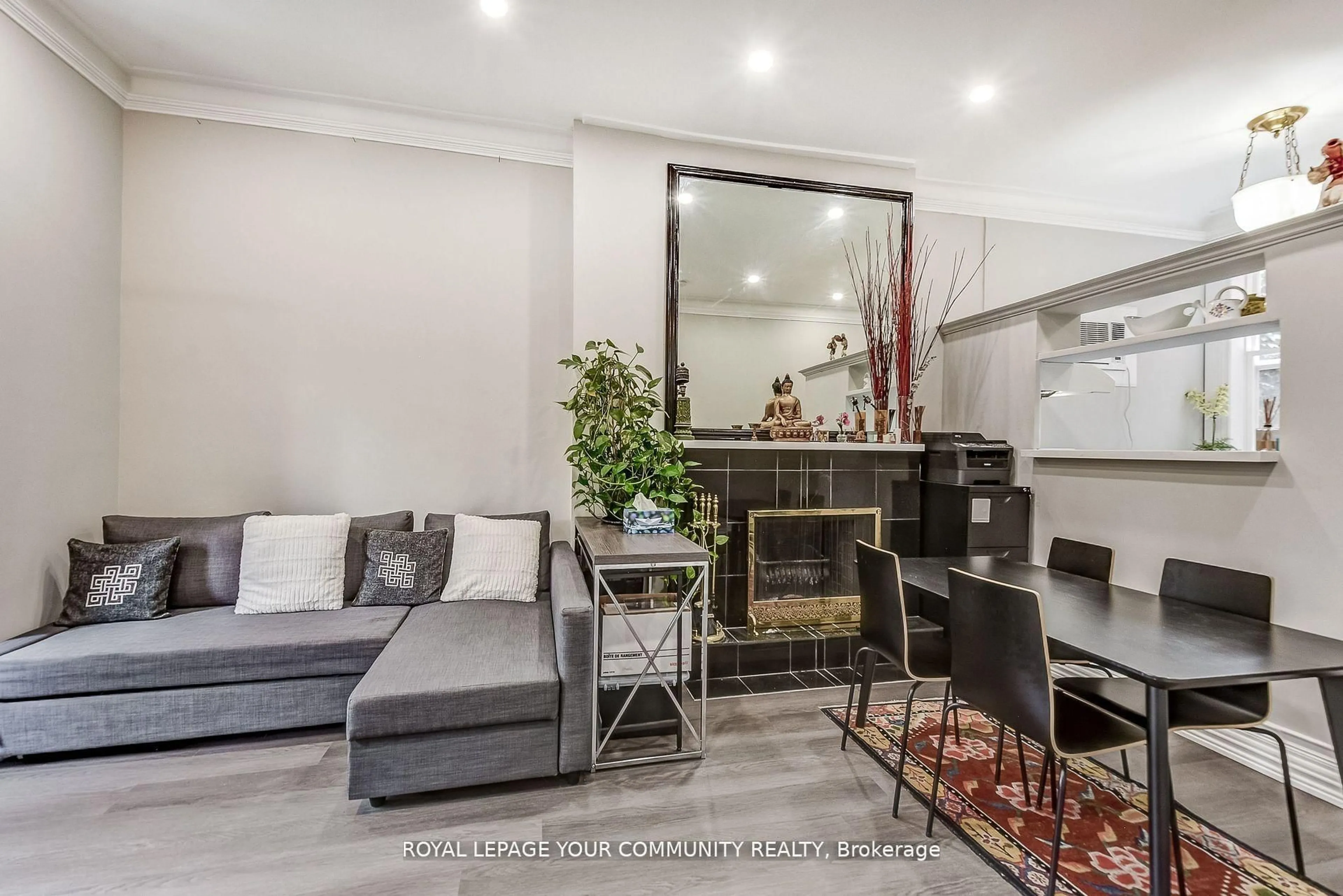 Living room with furniture, unknown for 312 Seaton St, Toronto Ontario M5A 2T7