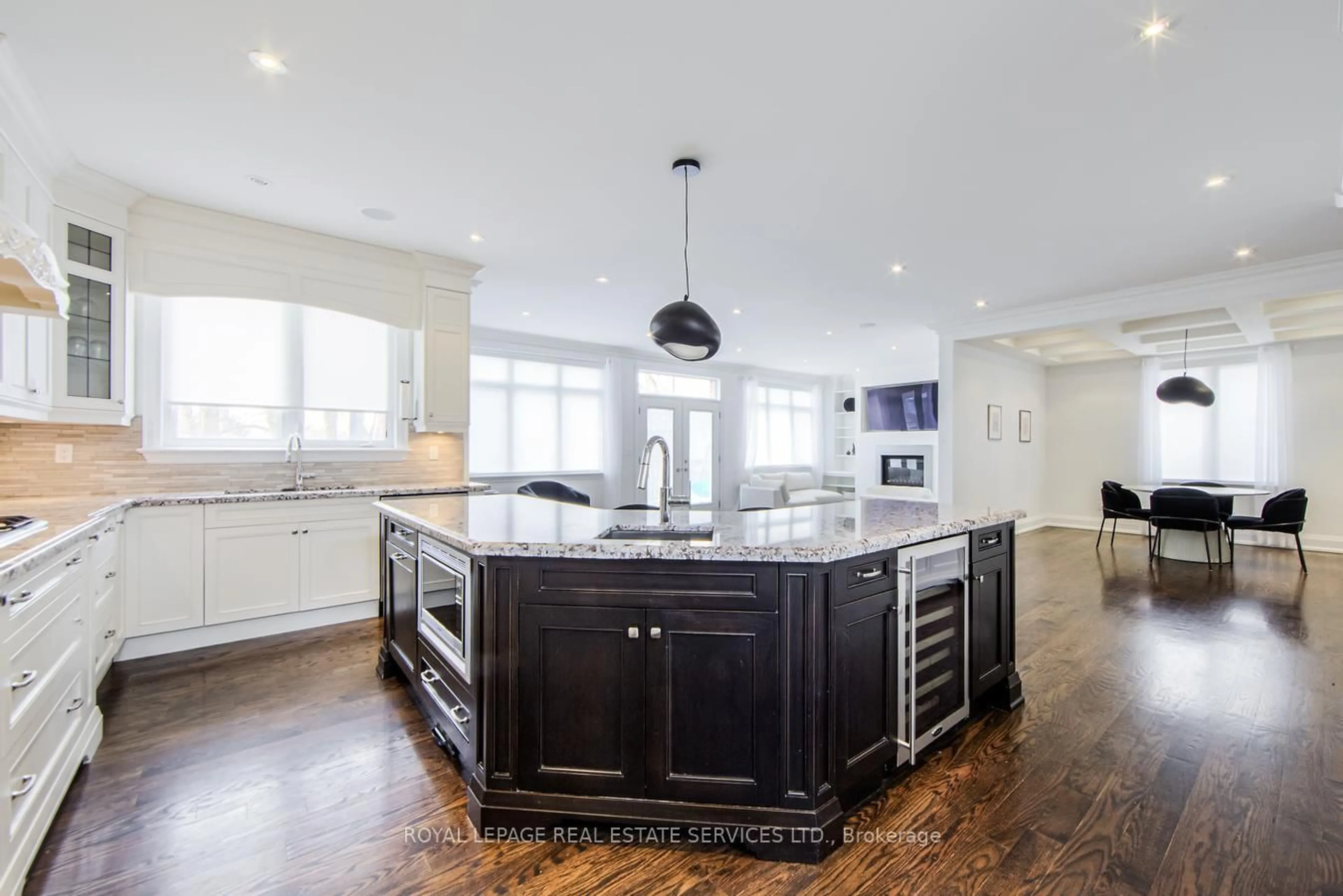 Open concept kitchen, ceramic/tile floor for 21A Roycrest Ave, Toronto Ontario M2N 1R1