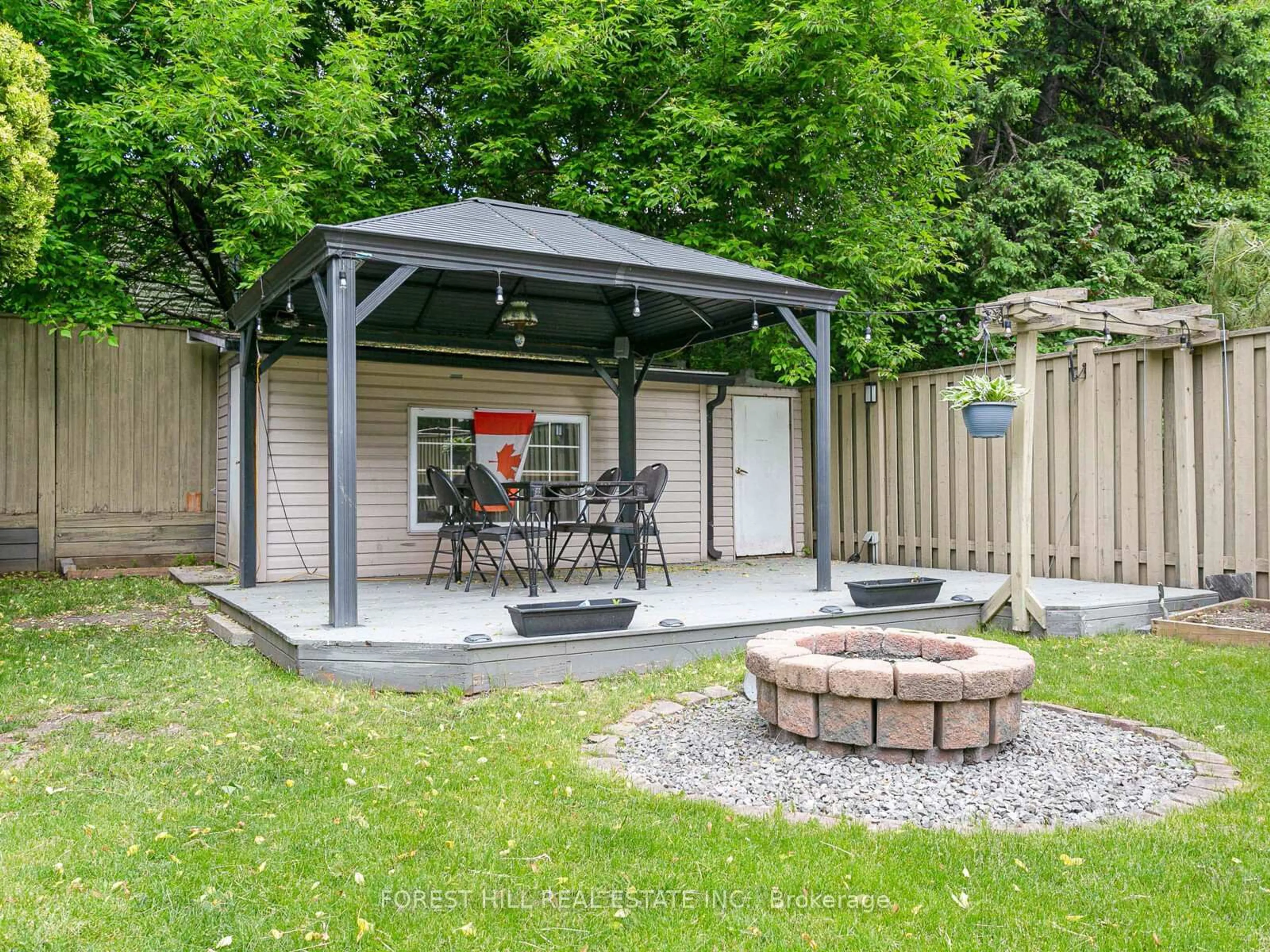 Patio, street for 243 Hollyberry Tr, Toronto Ontario M2H 2P3