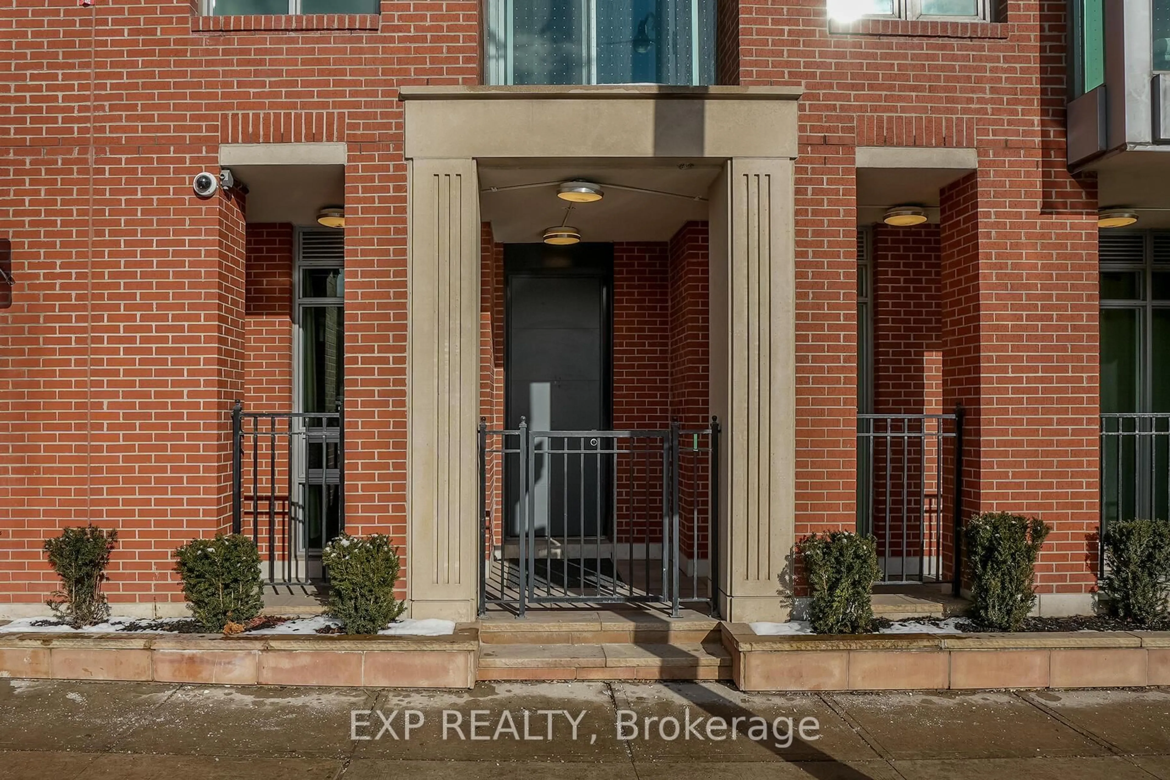 Indoor entryway for 220 George St #TH 3, Toronto Ontario M5A 2N1