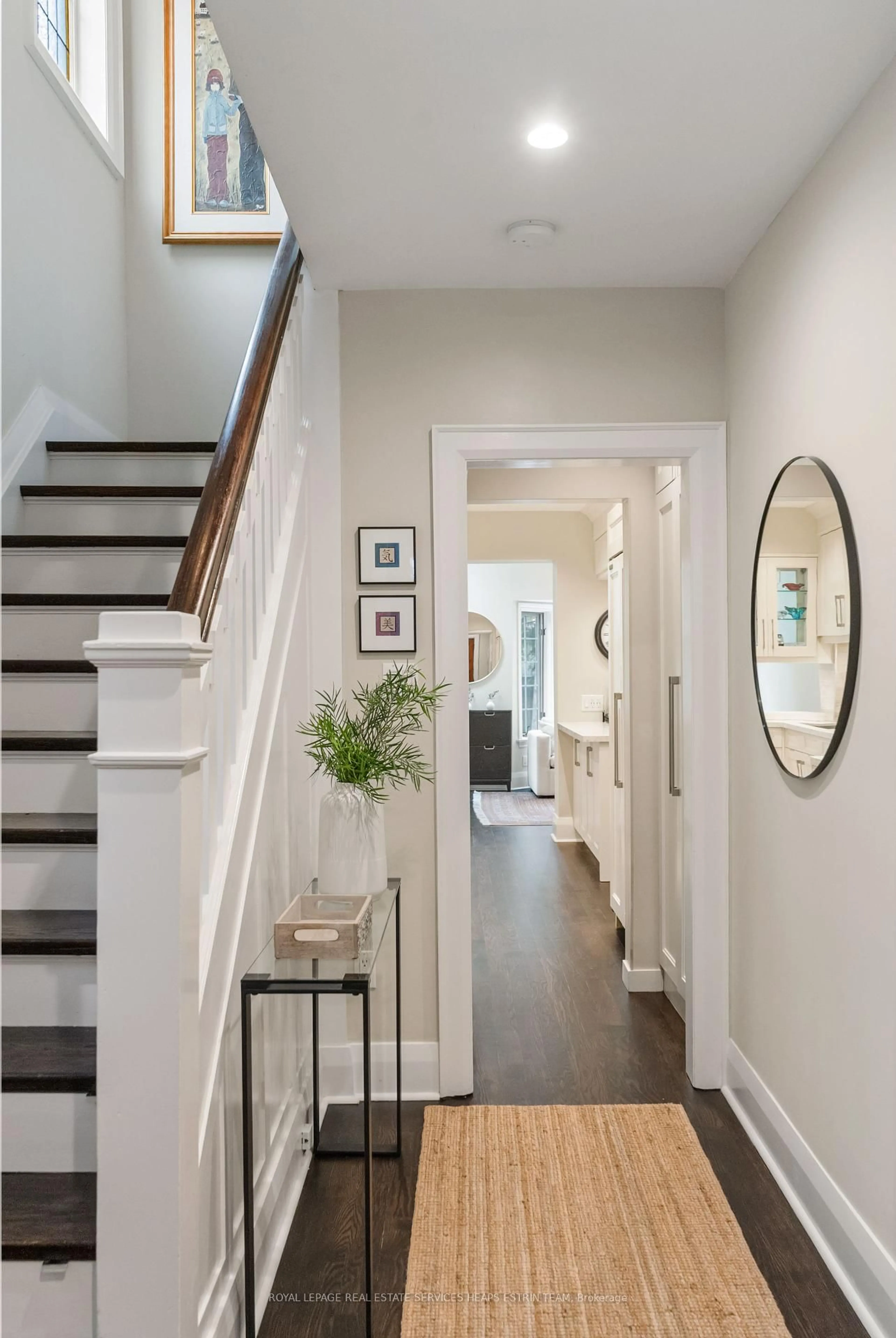 Indoor entryway for 62 Fairlawn Ave, Toronto Ontario M5M 1S7