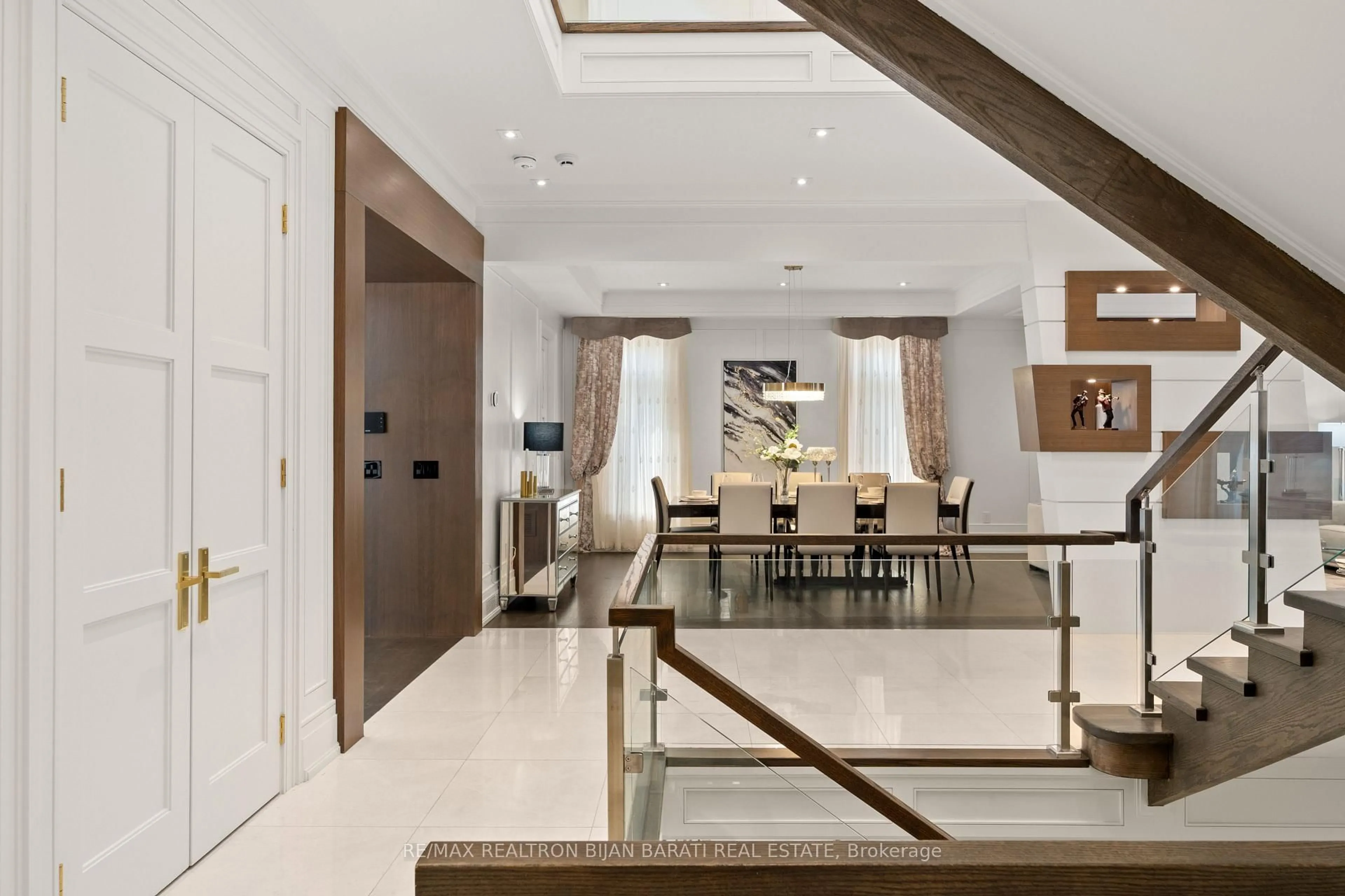 Indoor foyer for 103 Stafford Rd, Toronto Ontario M2R 1V5