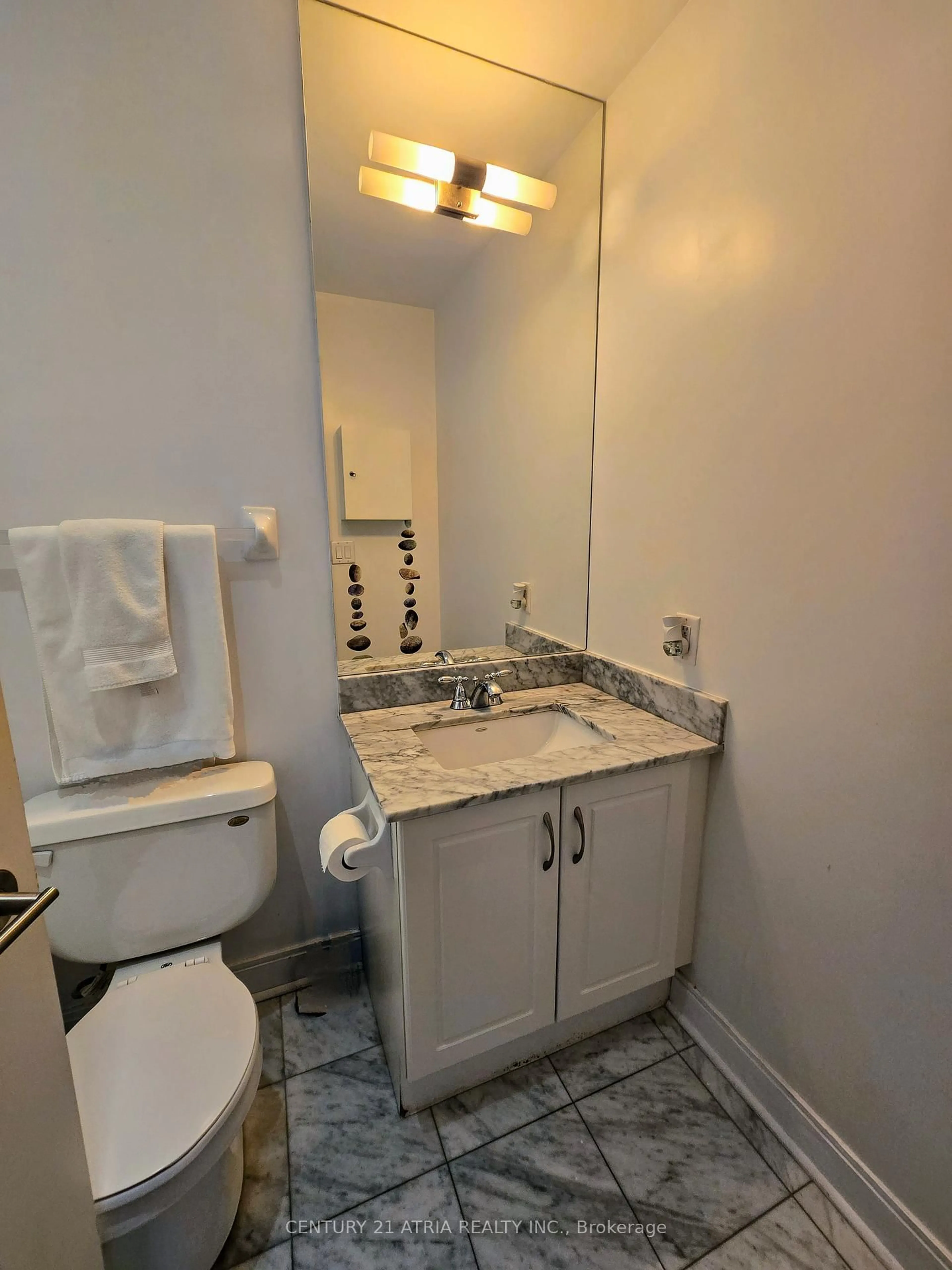 Standard bathroom, unknown for 18 Yorkville Ave #3103, Toronto Ontario M4W 3Y8