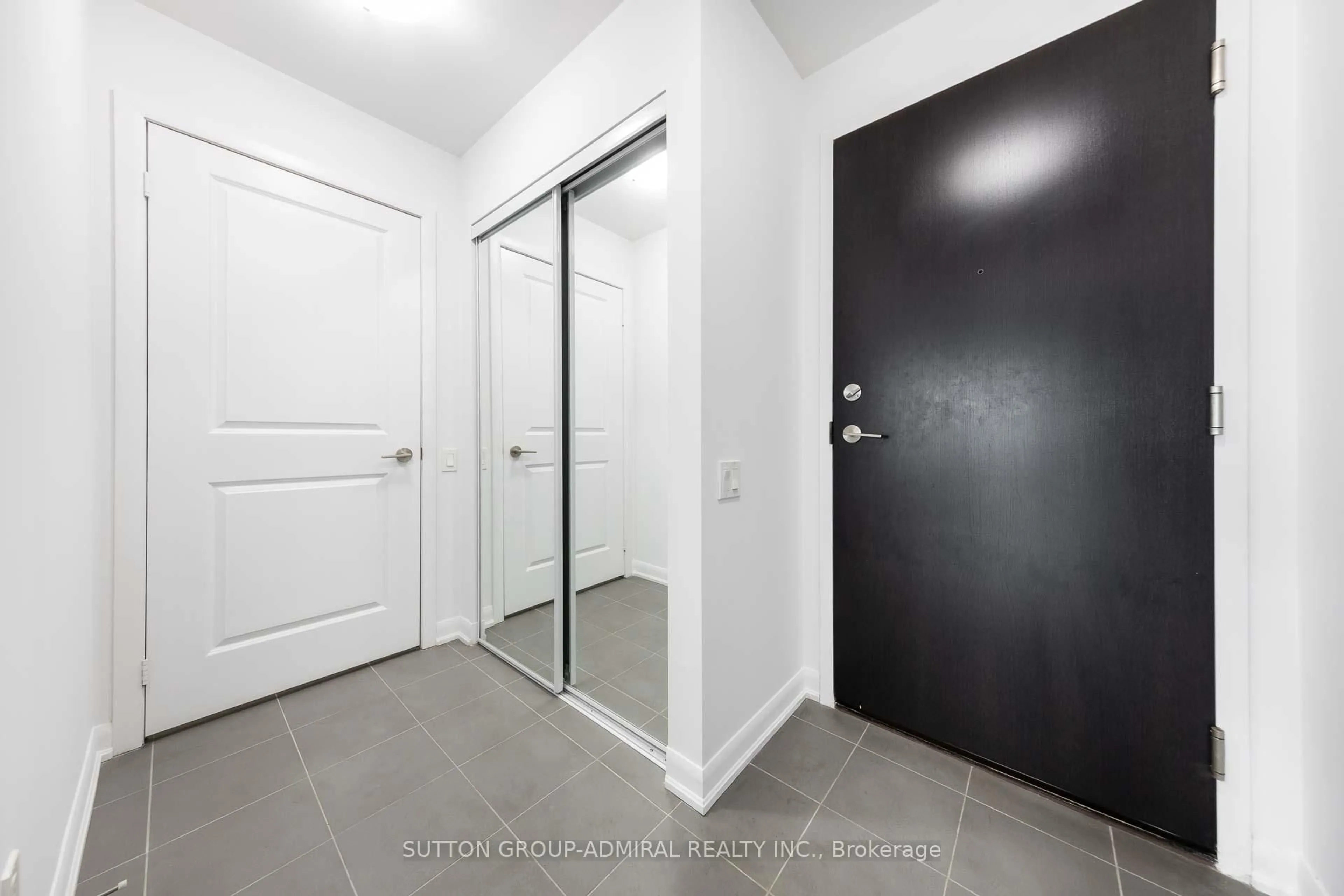 Indoor entryway for 5168 Yonge St #3302, Toronto Ontario M2N 0G1