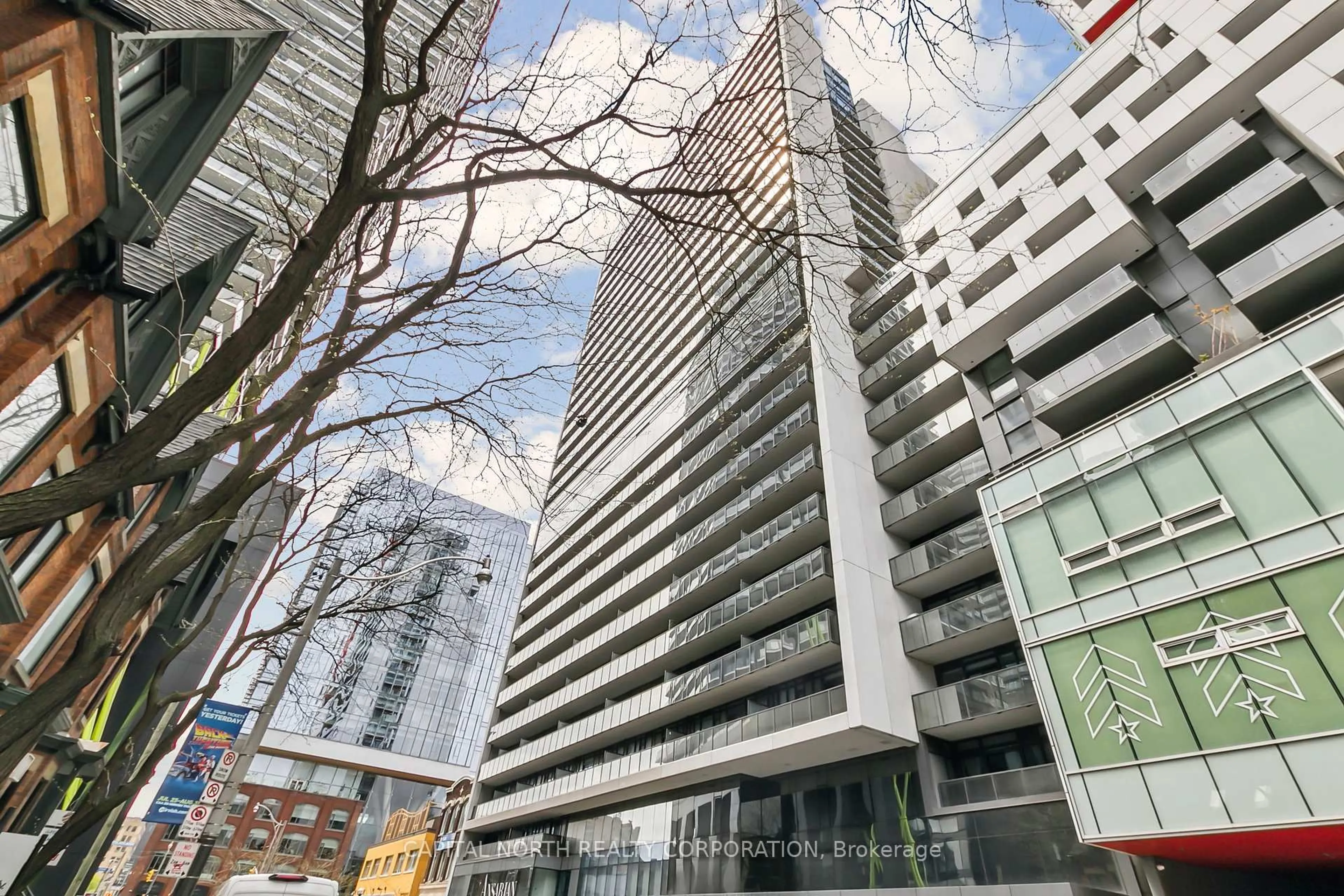 A pic from outside/outdoor area/front of a property/back of a property/a pic from drone, building for 330 Richmond St #2507, Toronto Ontario M5V 1X2