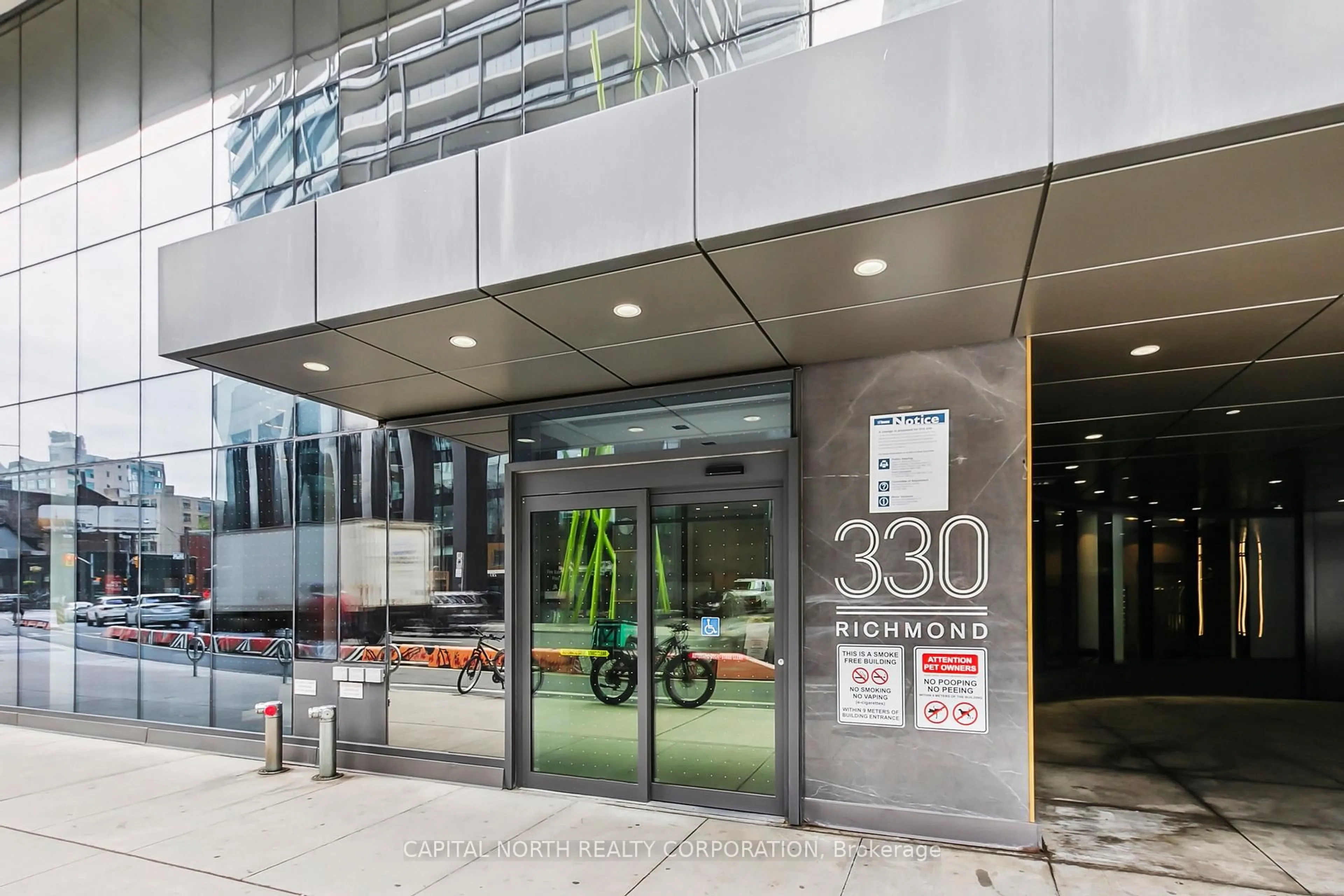 Indoor foyer for 330 Richmond St #2507, Toronto Ontario M5V 1X2