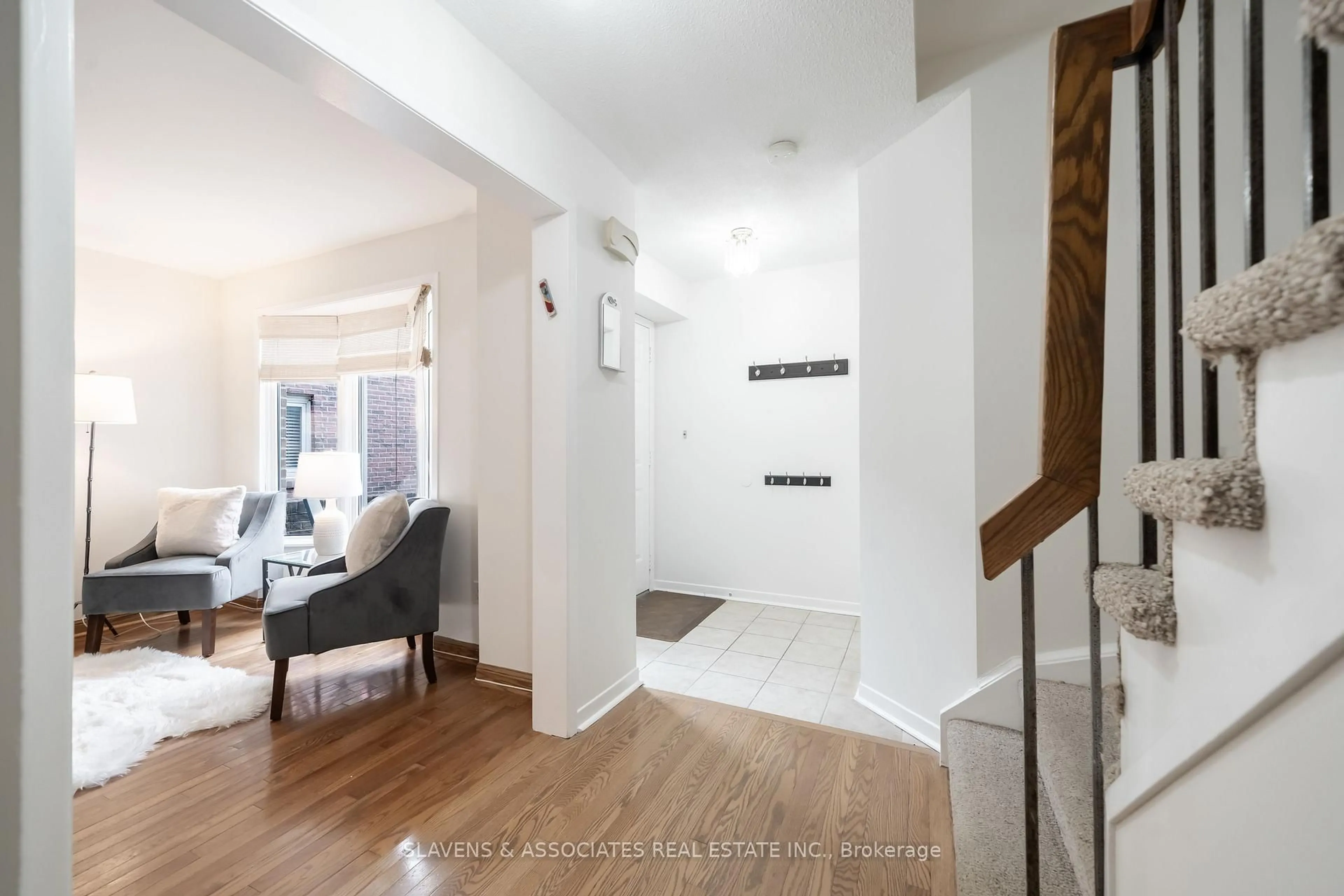 Indoor entryway for 132 Stillwater Cres, Toronto Ontario M2R 3S2