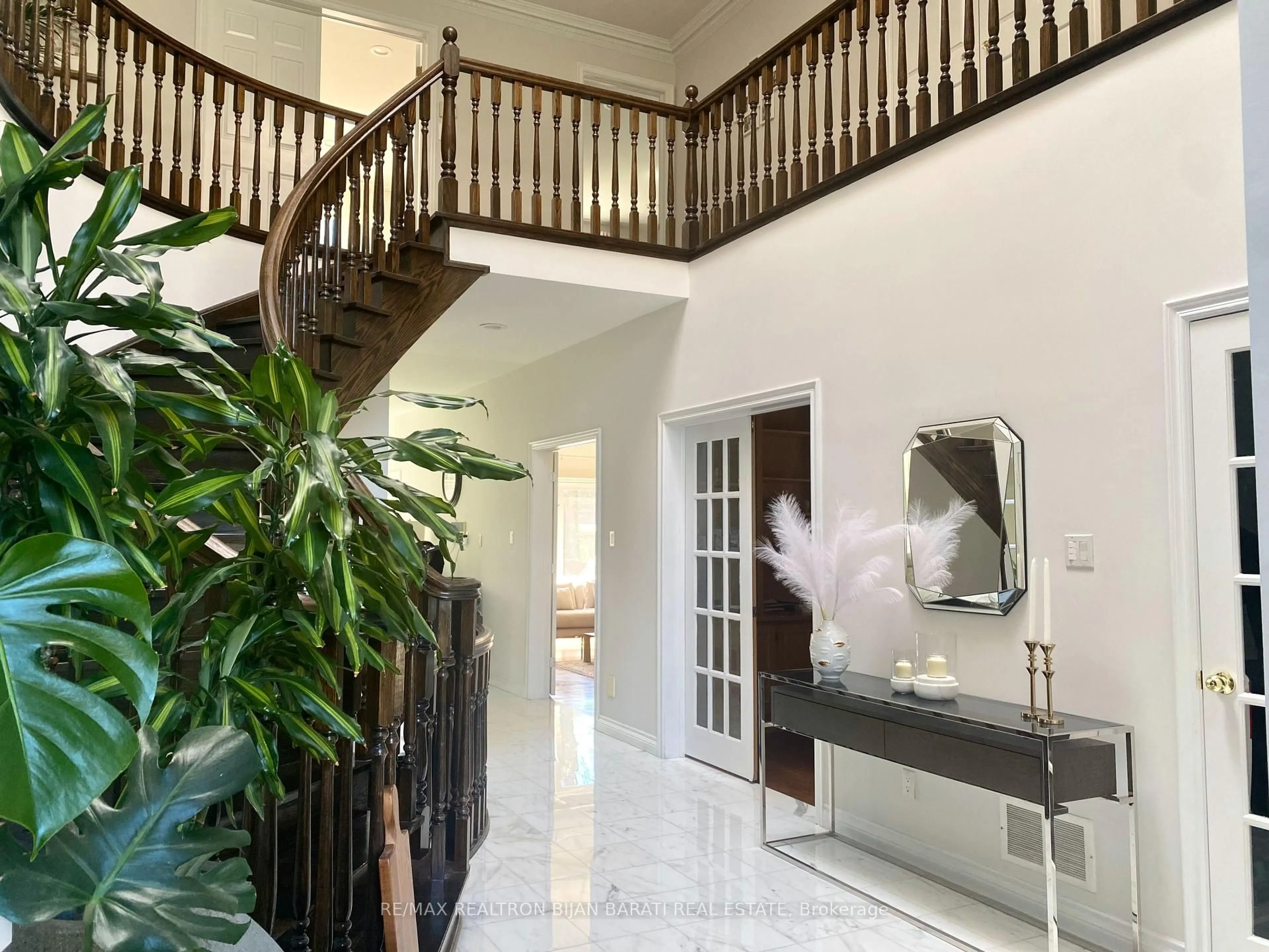 Indoor foyer for 205 Alfred Ave, Toronto Ontario M2N 3J5