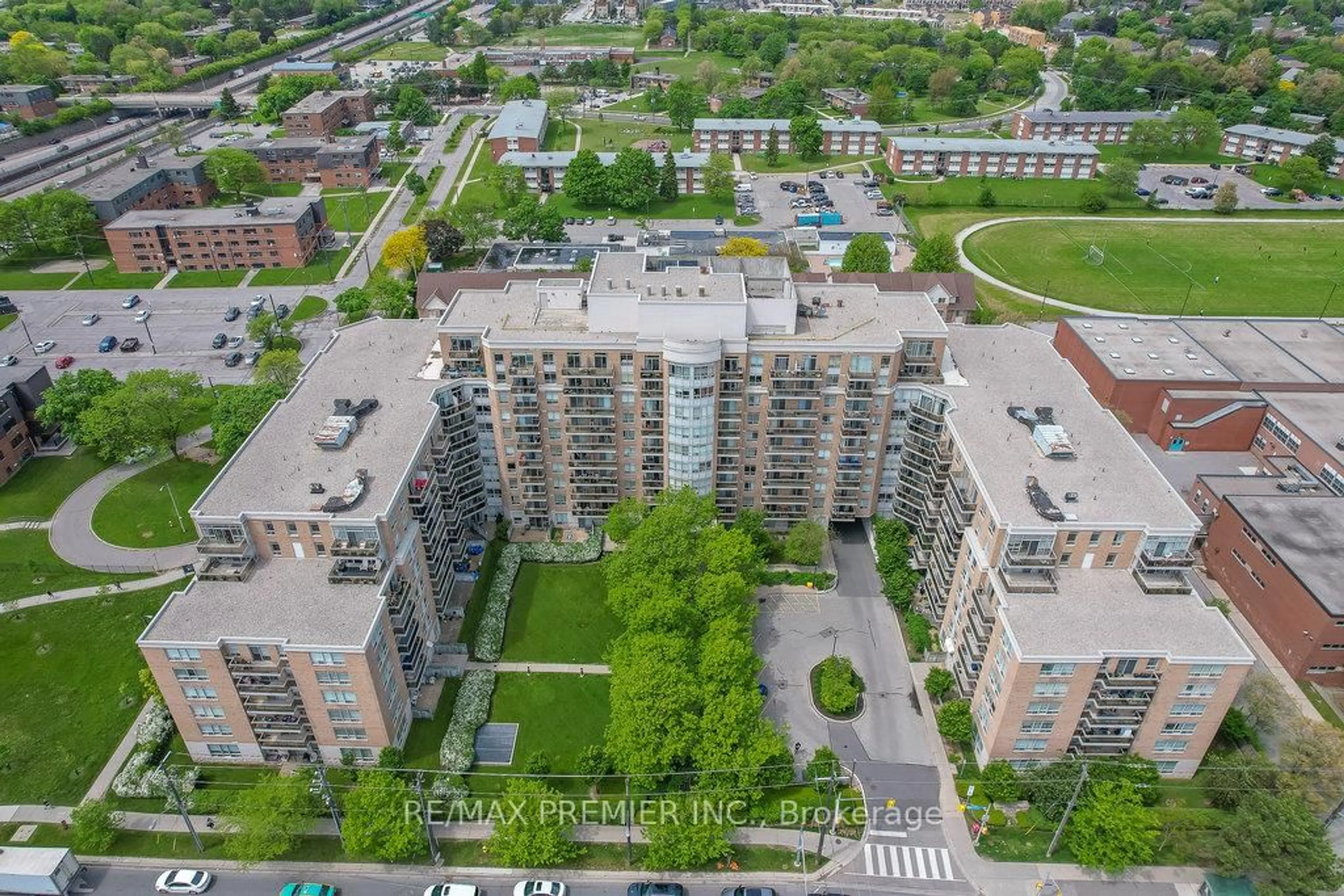 A pic from outside/outdoor area/front of a property/back of a property/a pic from drone, city buildings view from balcony for 650 Lawrence Ave #639, Toronto Ontario M6A 3E8
