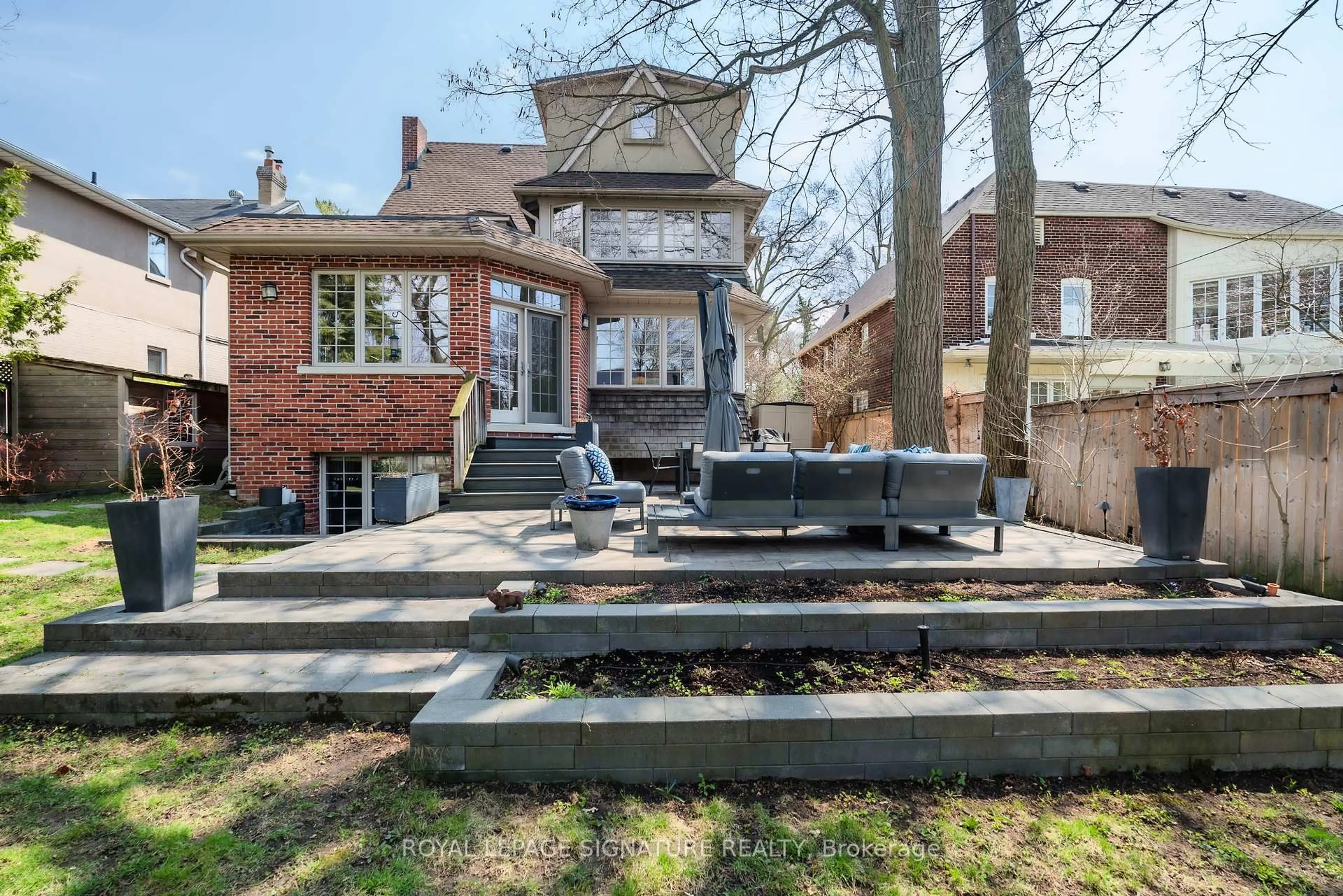 Patio, street for 18 Weybourne Cres, Toronto Ontario M4N 2R3