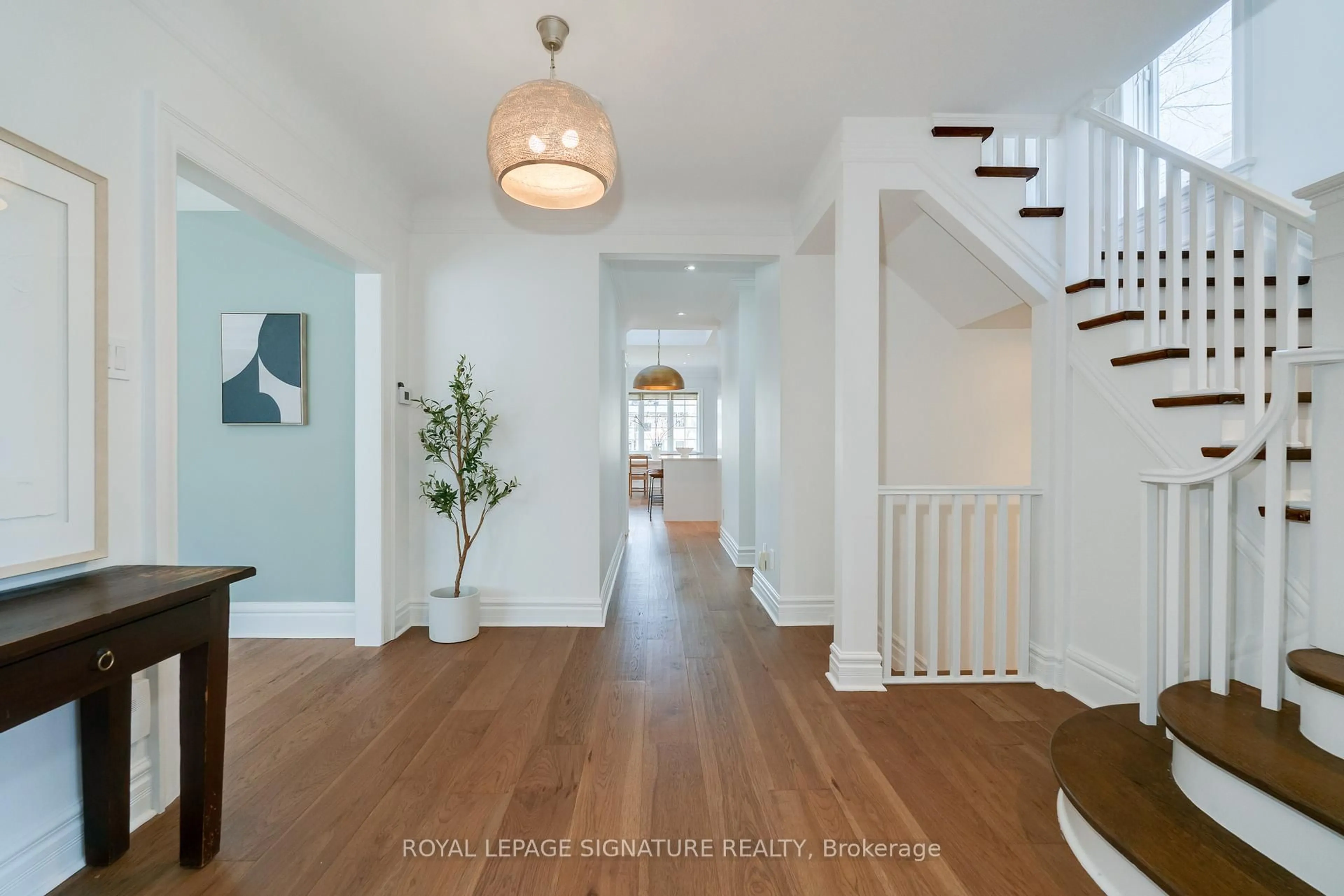 Indoor entryway for 18 Weybourne Cres, Toronto Ontario M4N 2R3