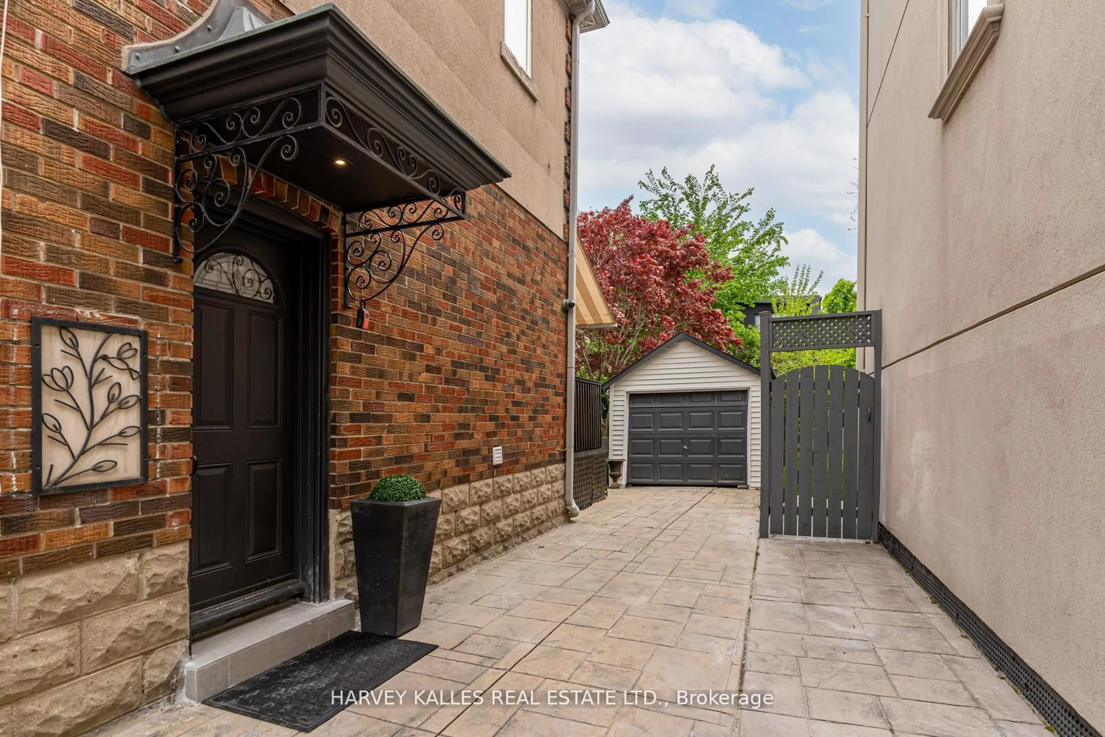 Unknown for 213 Brooke Ave, Toronto Ontario M5M 2K7