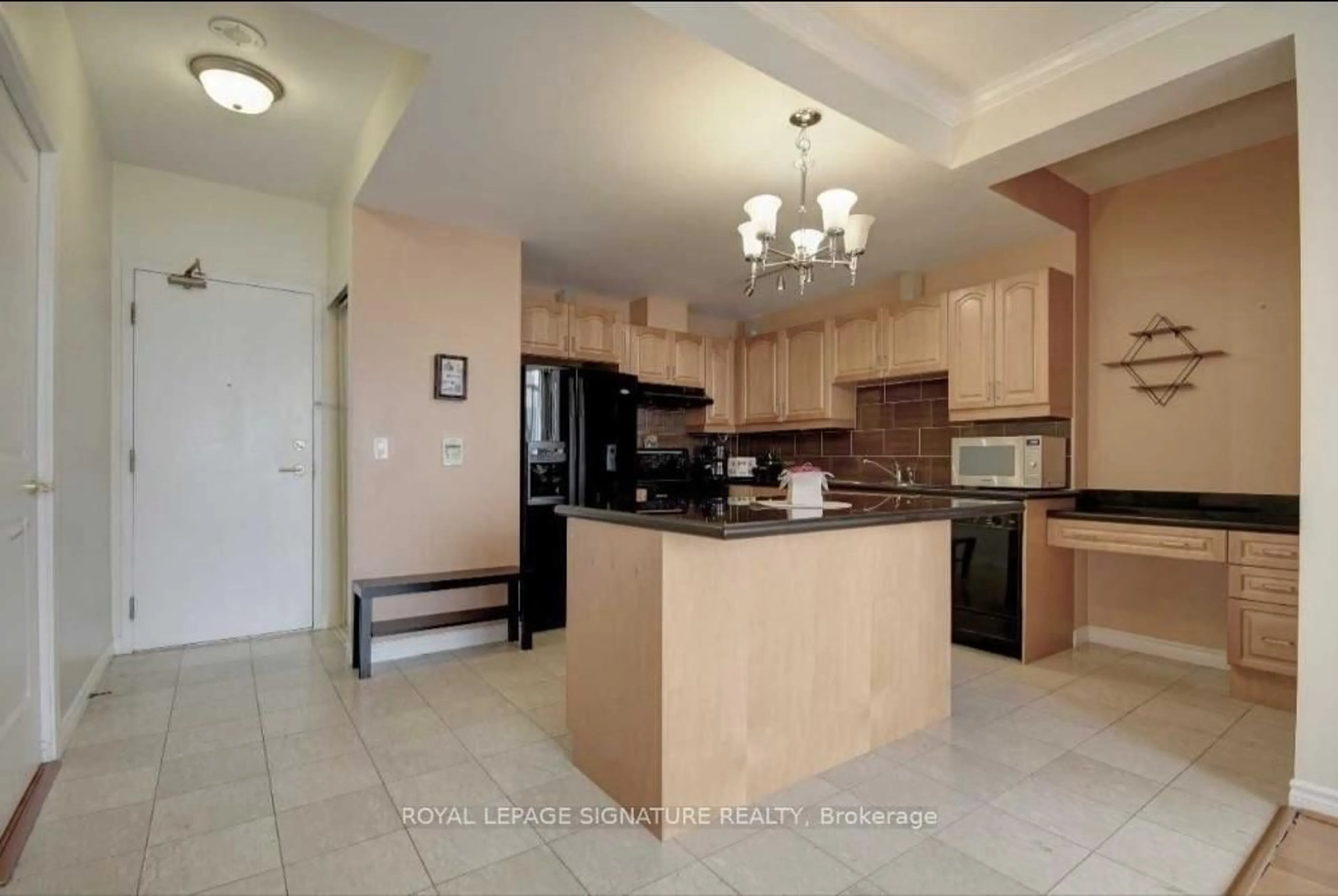 Open concept kitchen, ceramic/tile floor for 28 Byng Ave #UPH09, Toronto Ontario M2N 7H4