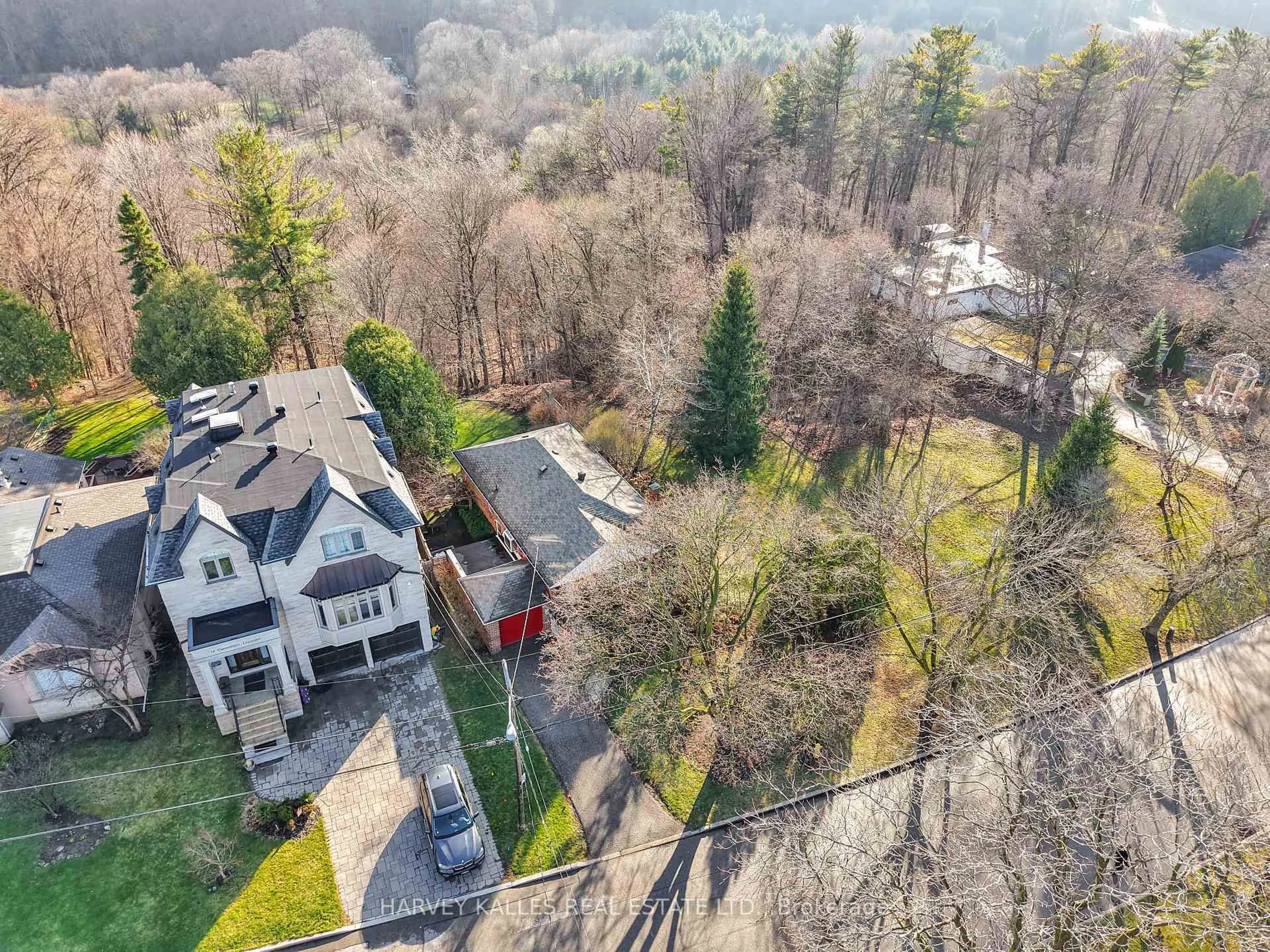 A pic from outside/outdoor area/front of a property/back of a property/a pic from drone, unknown for 16 Gwendolen Cres, Toronto Ontario M2N 2L7