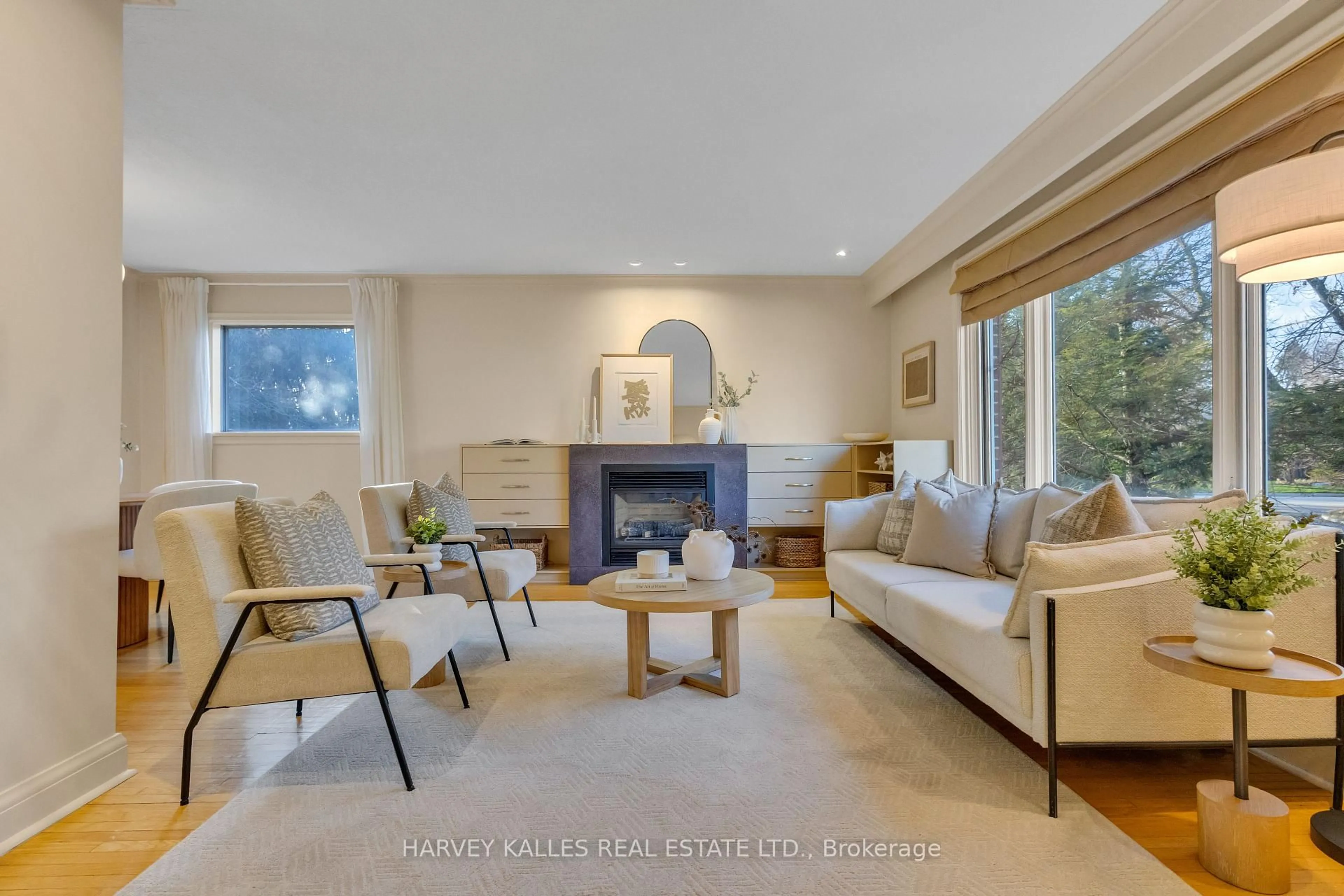 Living room with furniture, unknown for 16 Gwendolen Cres, Toronto Ontario M2N 2L7