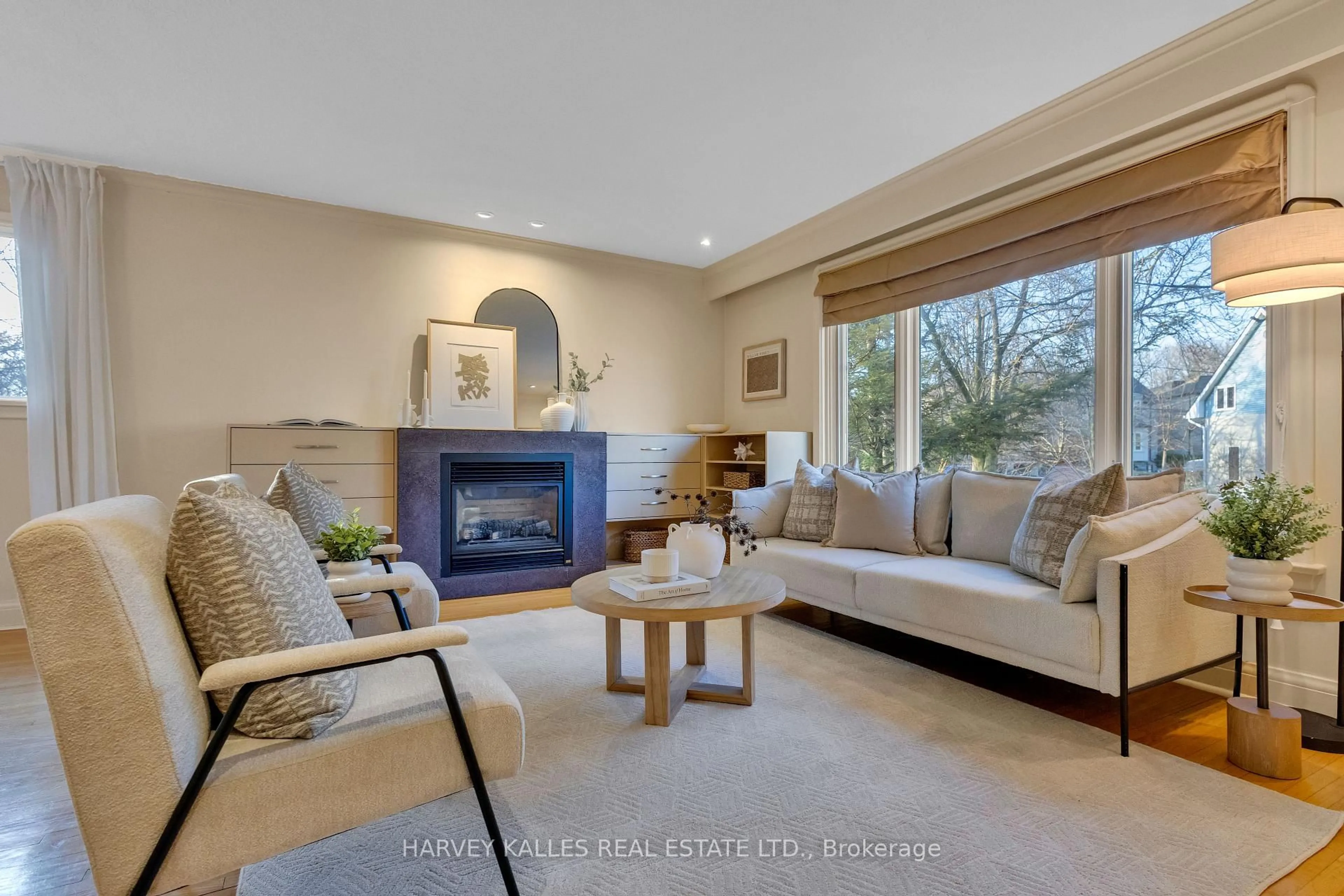 Living room with furniture, unknown for 16 Gwendolen Cres, Toronto Ontario M2N 2L7