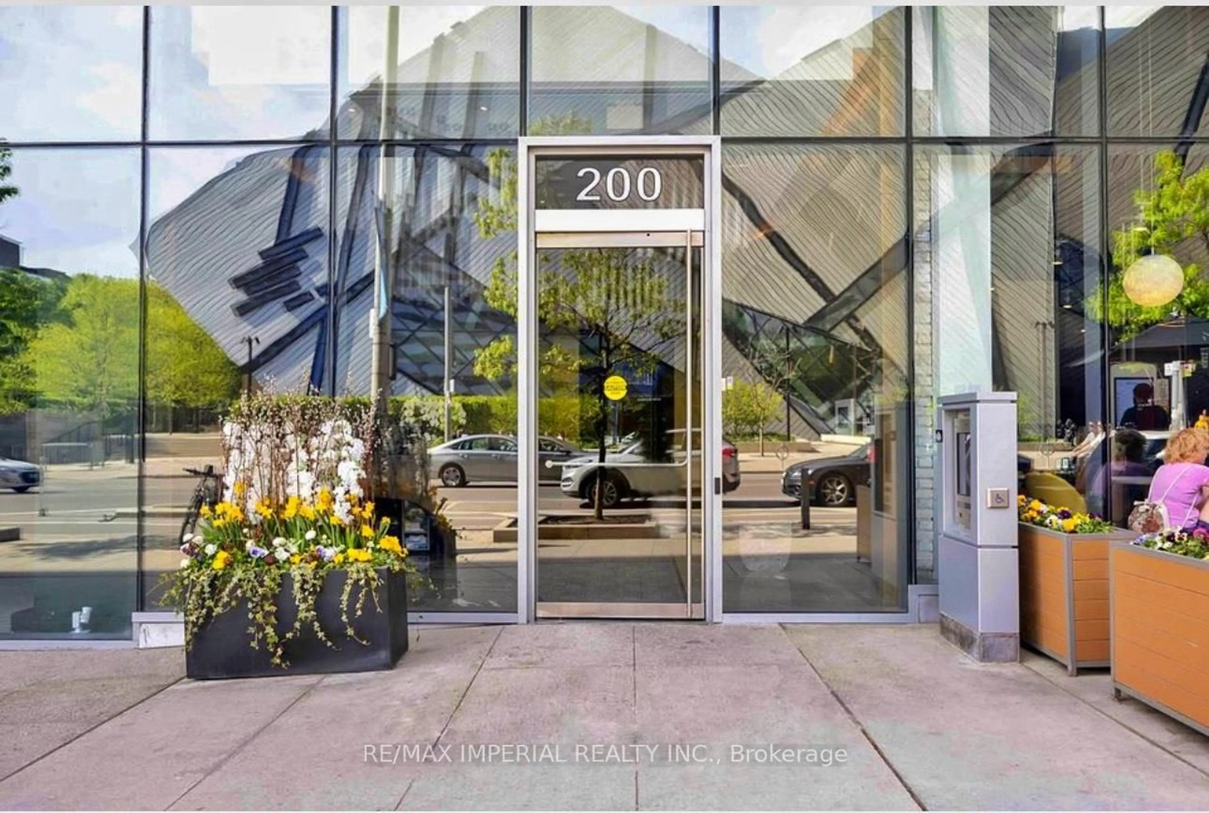 Indoor foyer for 200 Bloor St #2604, Toronto Ontario M5S 1T8
