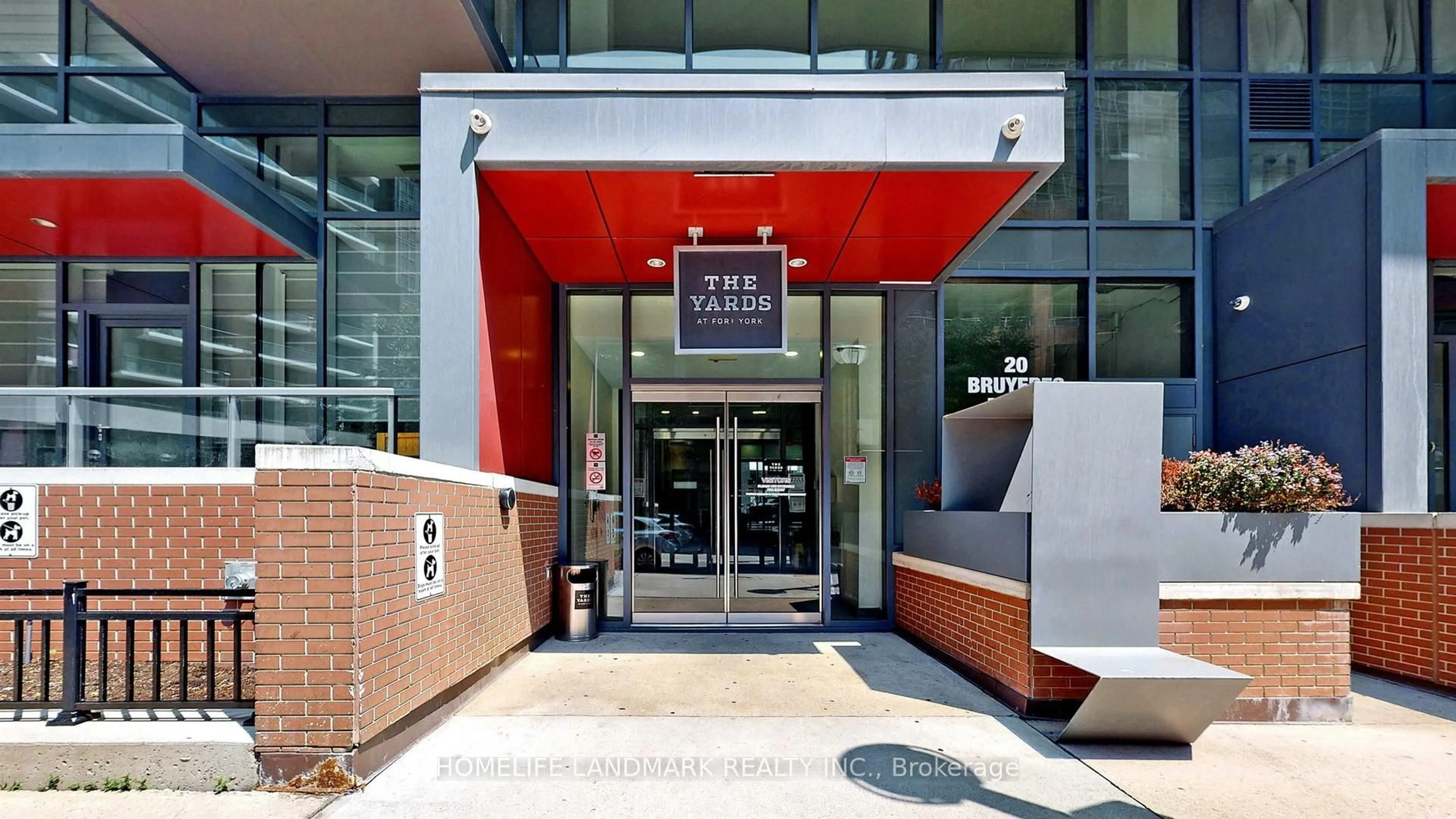 Indoor foyer for 20 Bruyeres Mews #2611, Toronto Ontario M5V 0G8