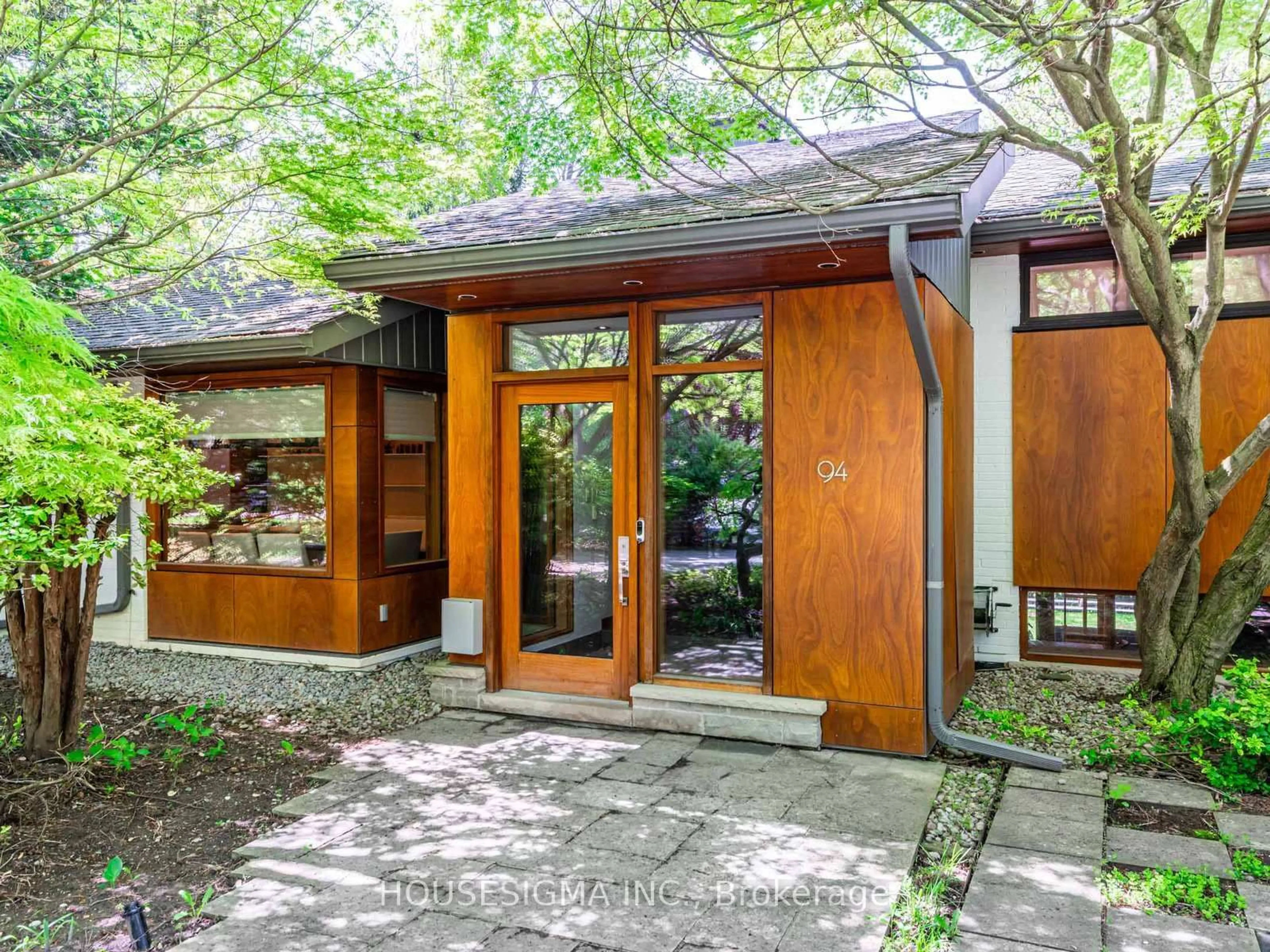 Indoor entryway for 94 Laurentide Dr, Toronto Ontario M3A 3E5