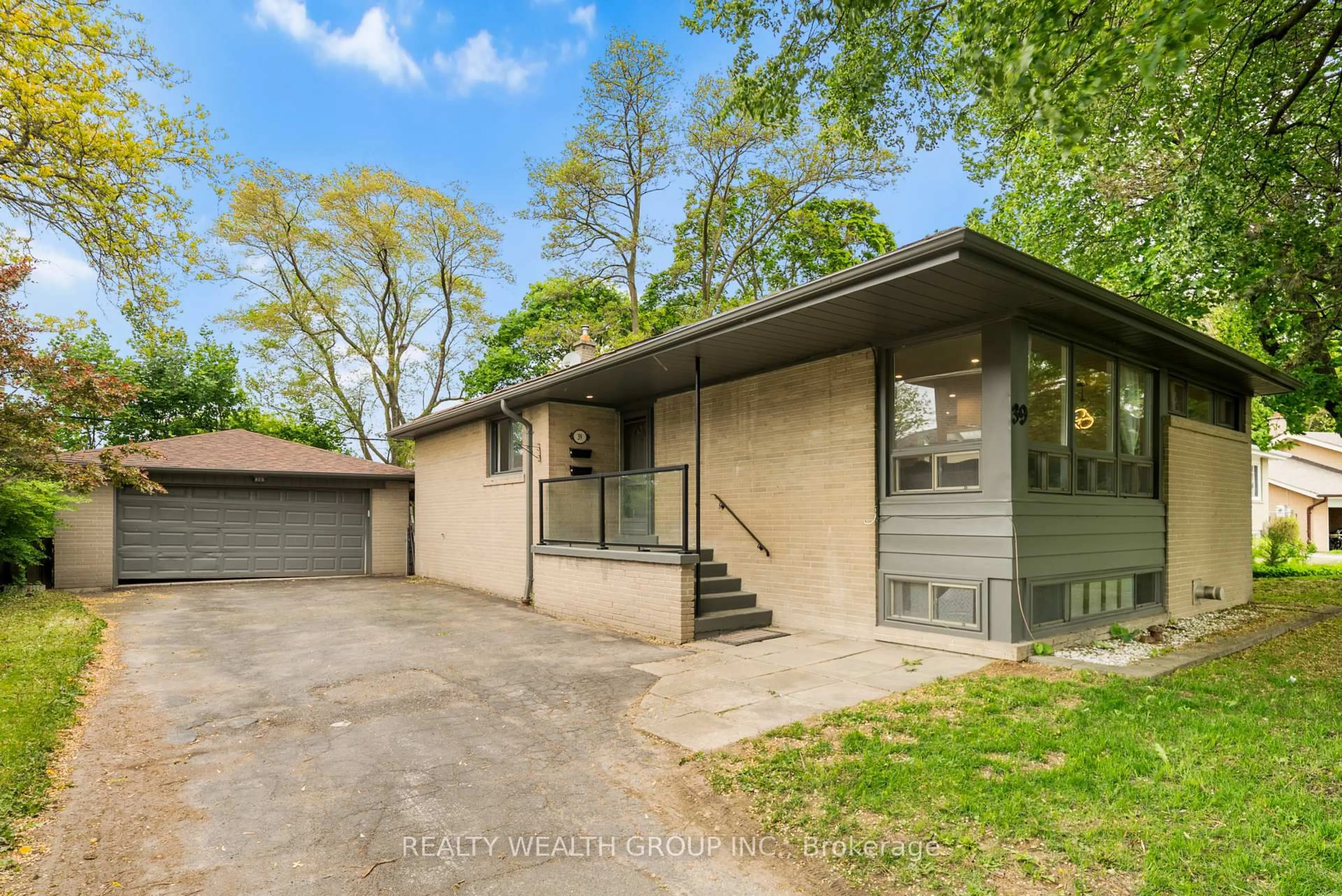 Unknown for 39 Treadgold Cres, Toronto Ontario M3A 1X1