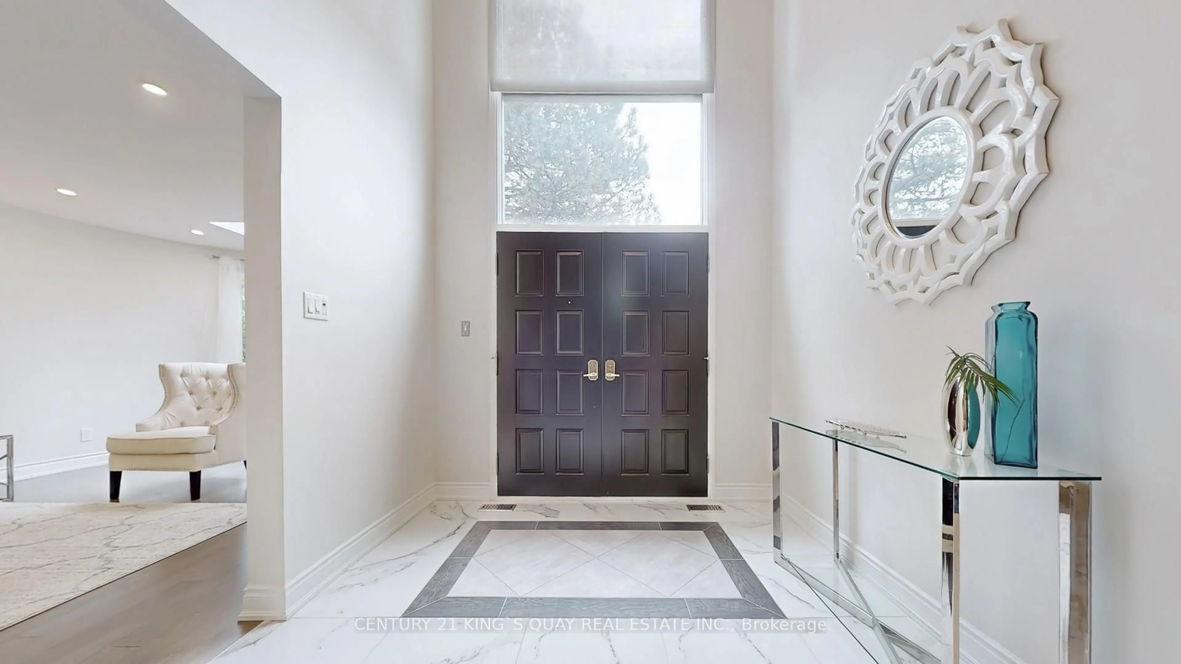 Indoor foyer for 54 Garnier Crt, Toronto Ontario M2M 4C9