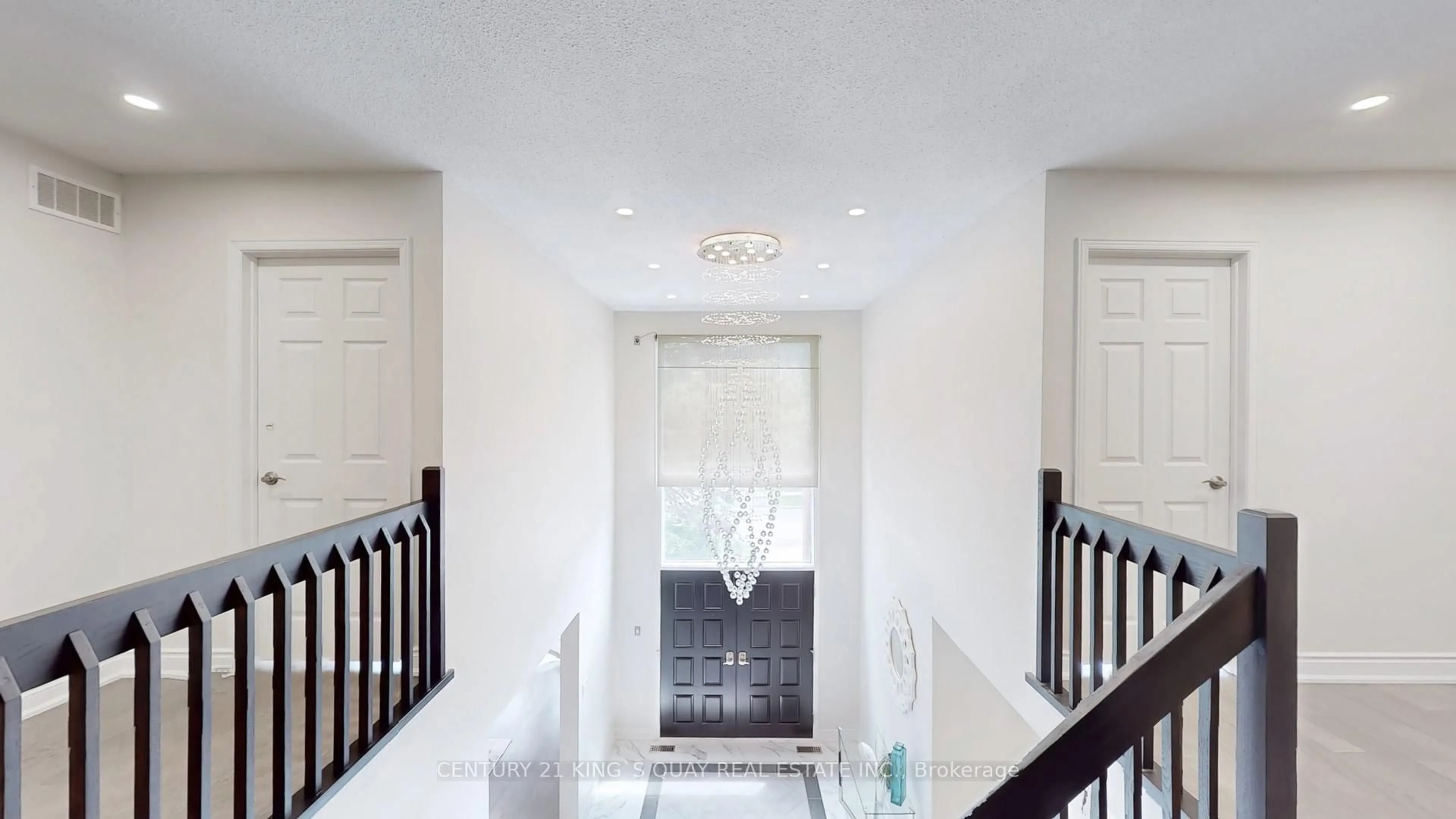 Indoor foyer for 54 Garnier Crt, Toronto Ontario M2M 4C9