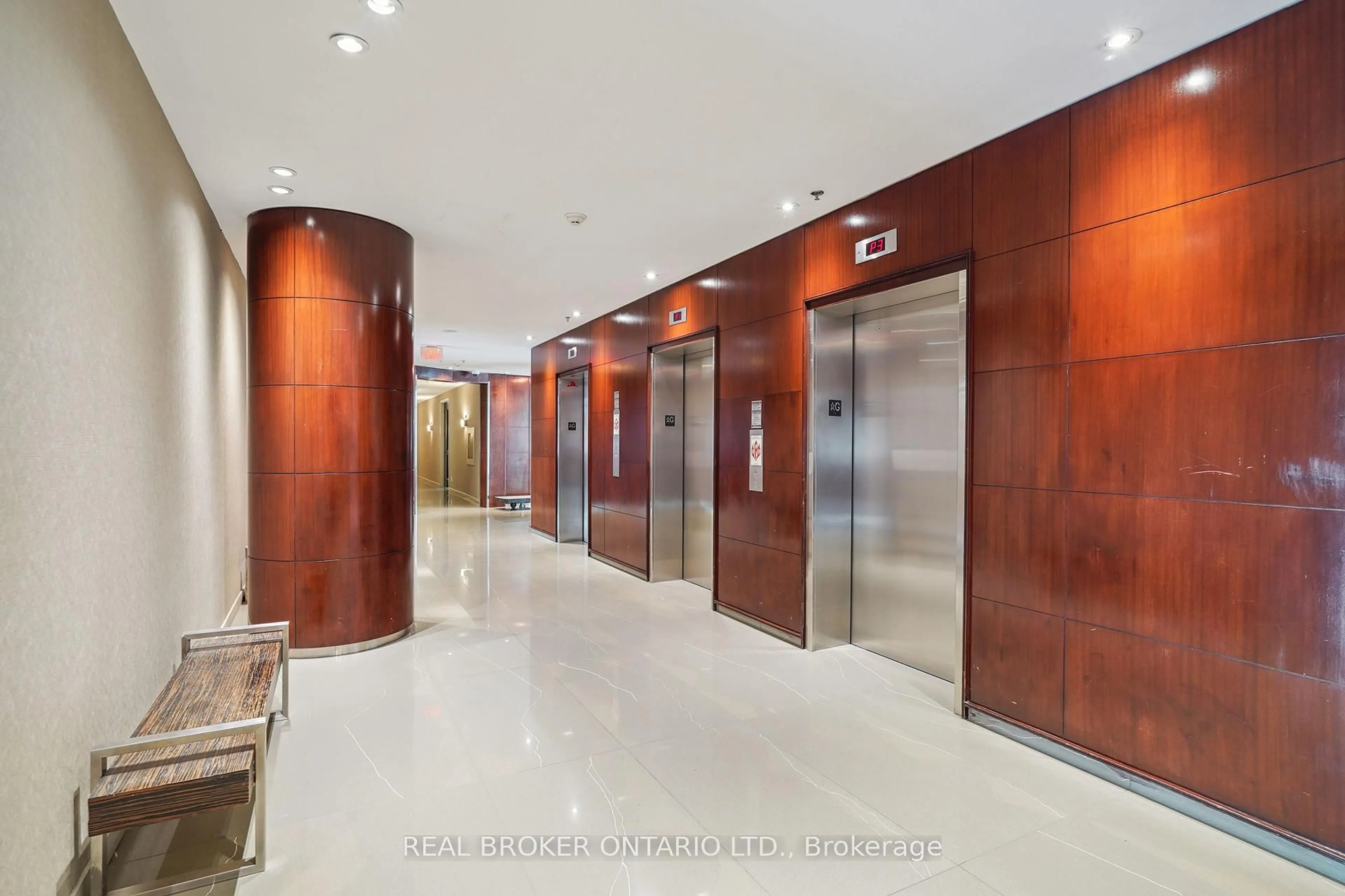 Indoor foyer for 231 Fort York Blvd #615, Toronto Ontario M5V 1B2