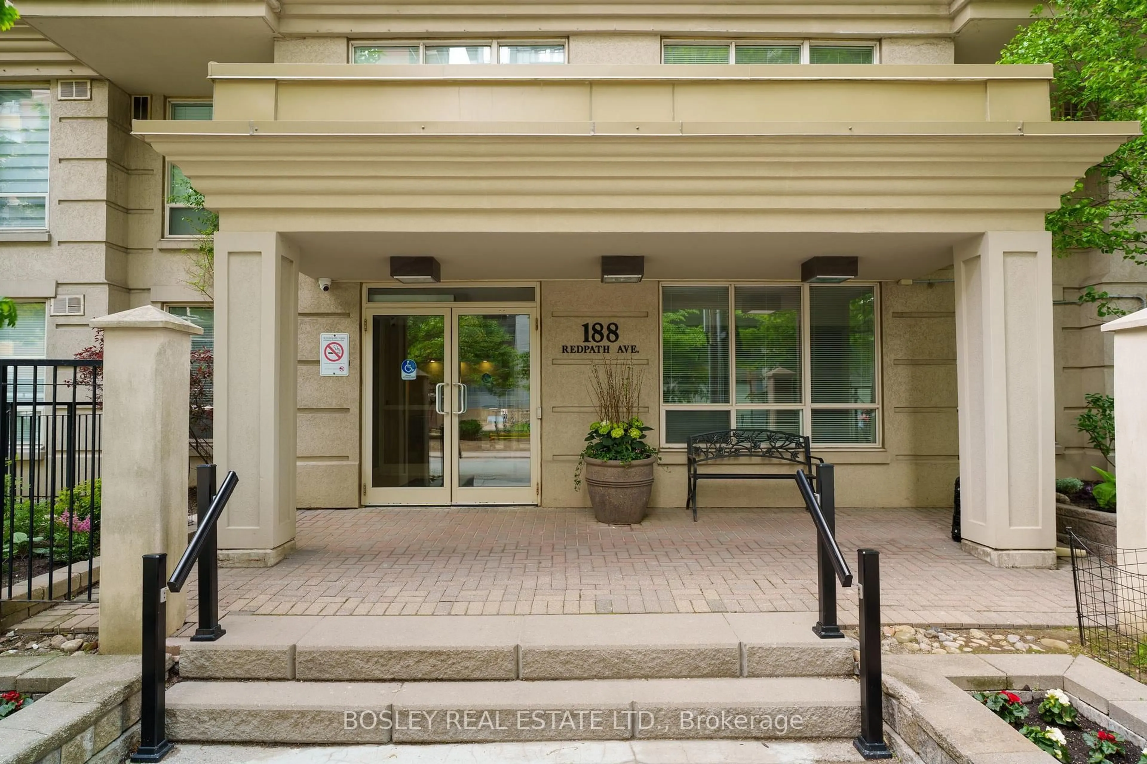 Indoor foyer for 188 Redpath Ave #312, Toronto Ontario M4P 3J2
