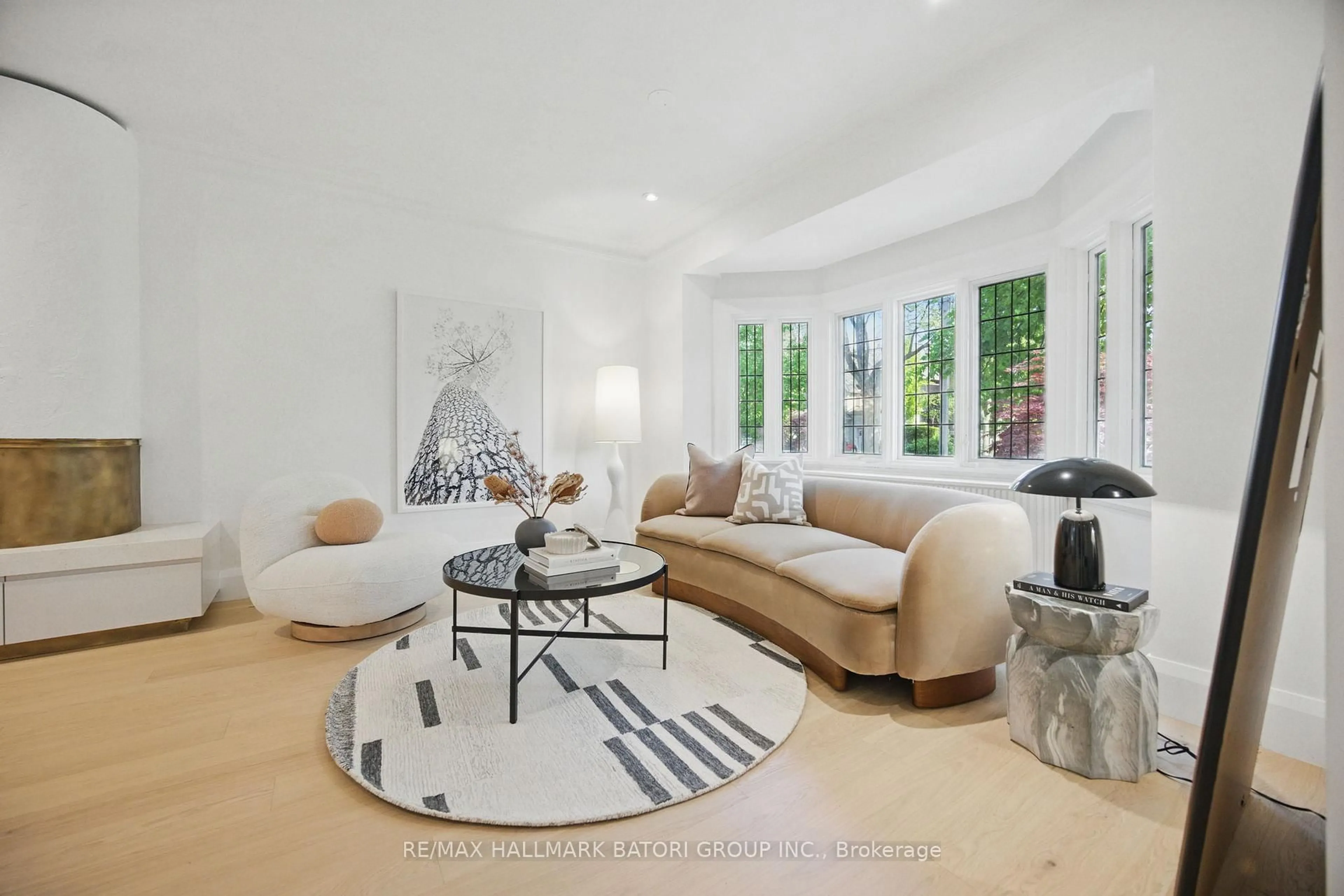 Living room with furniture, unknown for 190 Strathallan Blvd, Toronto Ontario M5N 1T1