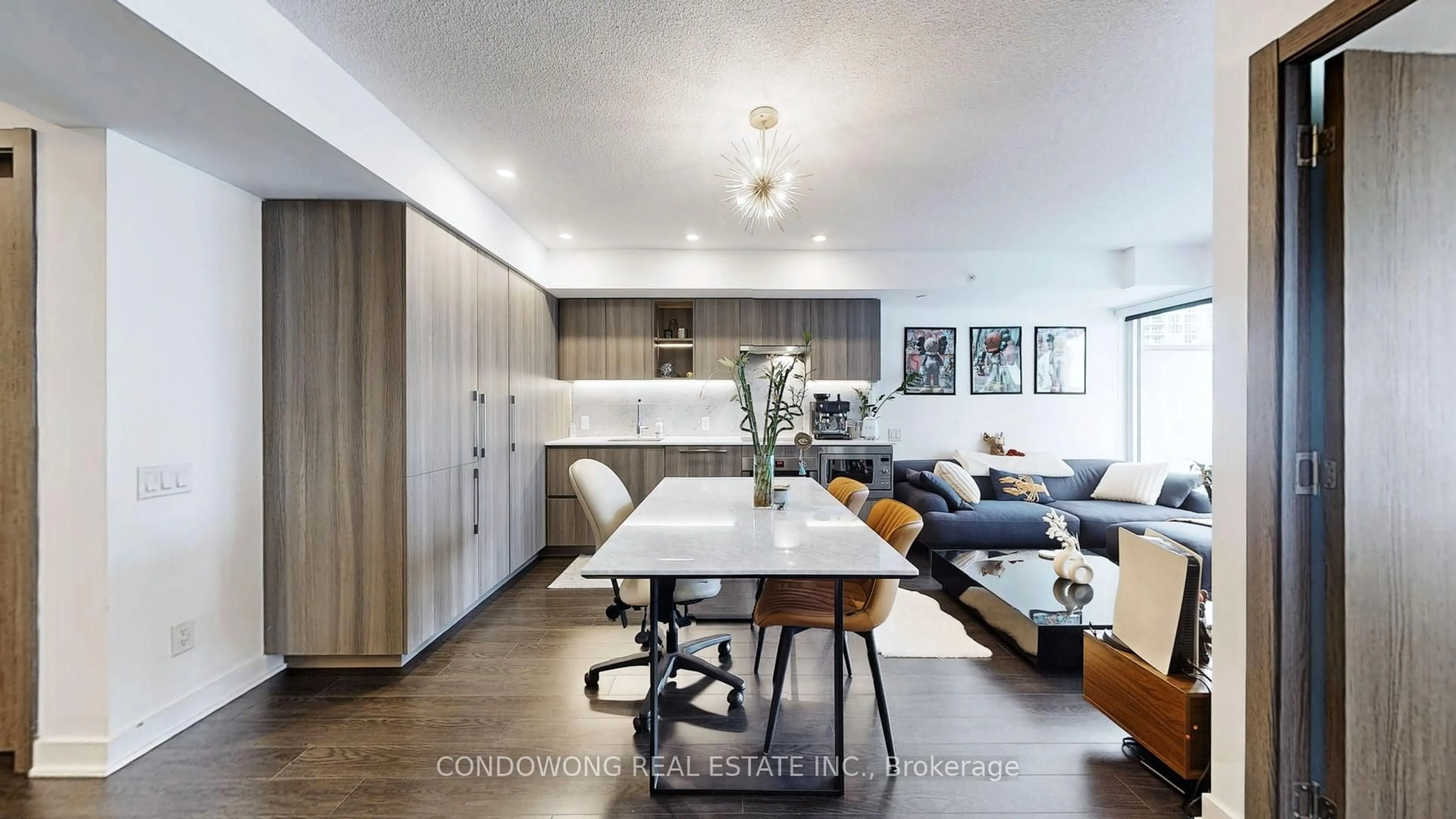 Open concept kitchen, wood/laminate floor for 19 Bathurst St #1810, Toronto Ontario M5V 0N2