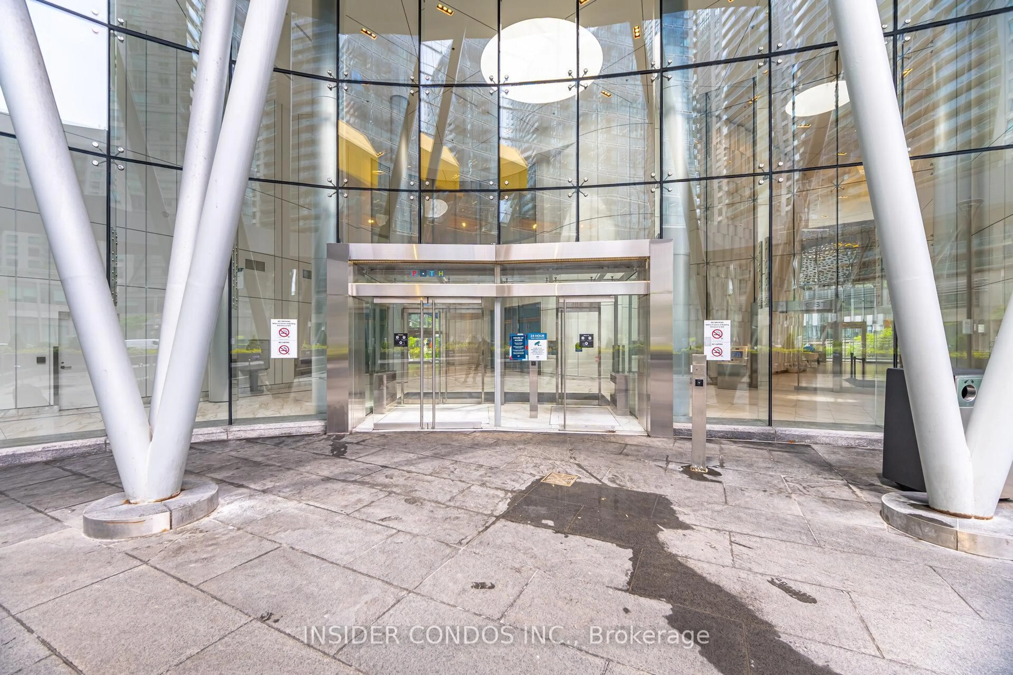Indoor foyer for 12 York St #4409, Toronto Ontario M5J 0A9