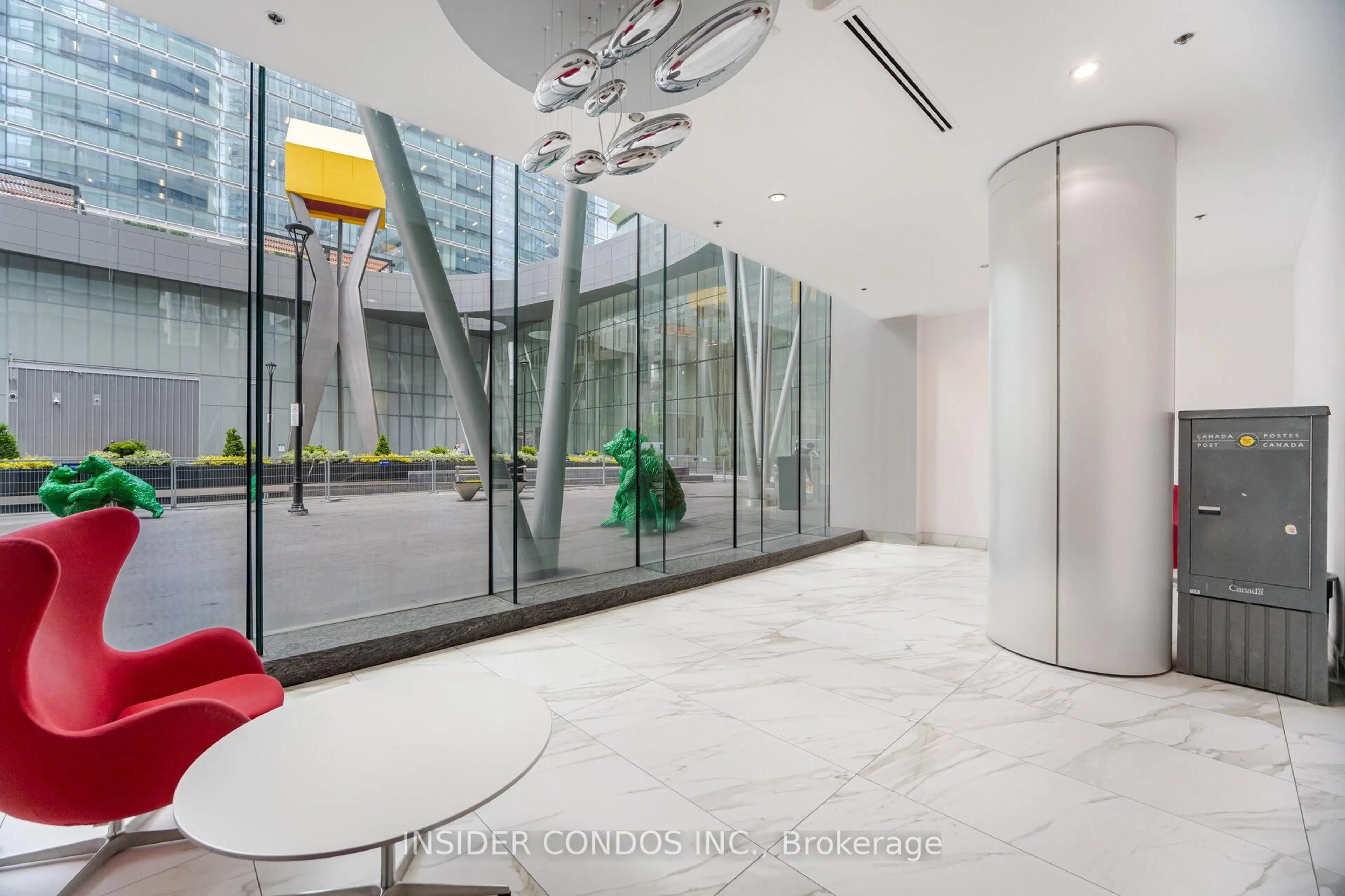 Indoor foyer for 12 York St #4409, Toronto Ontario M5J 0A9