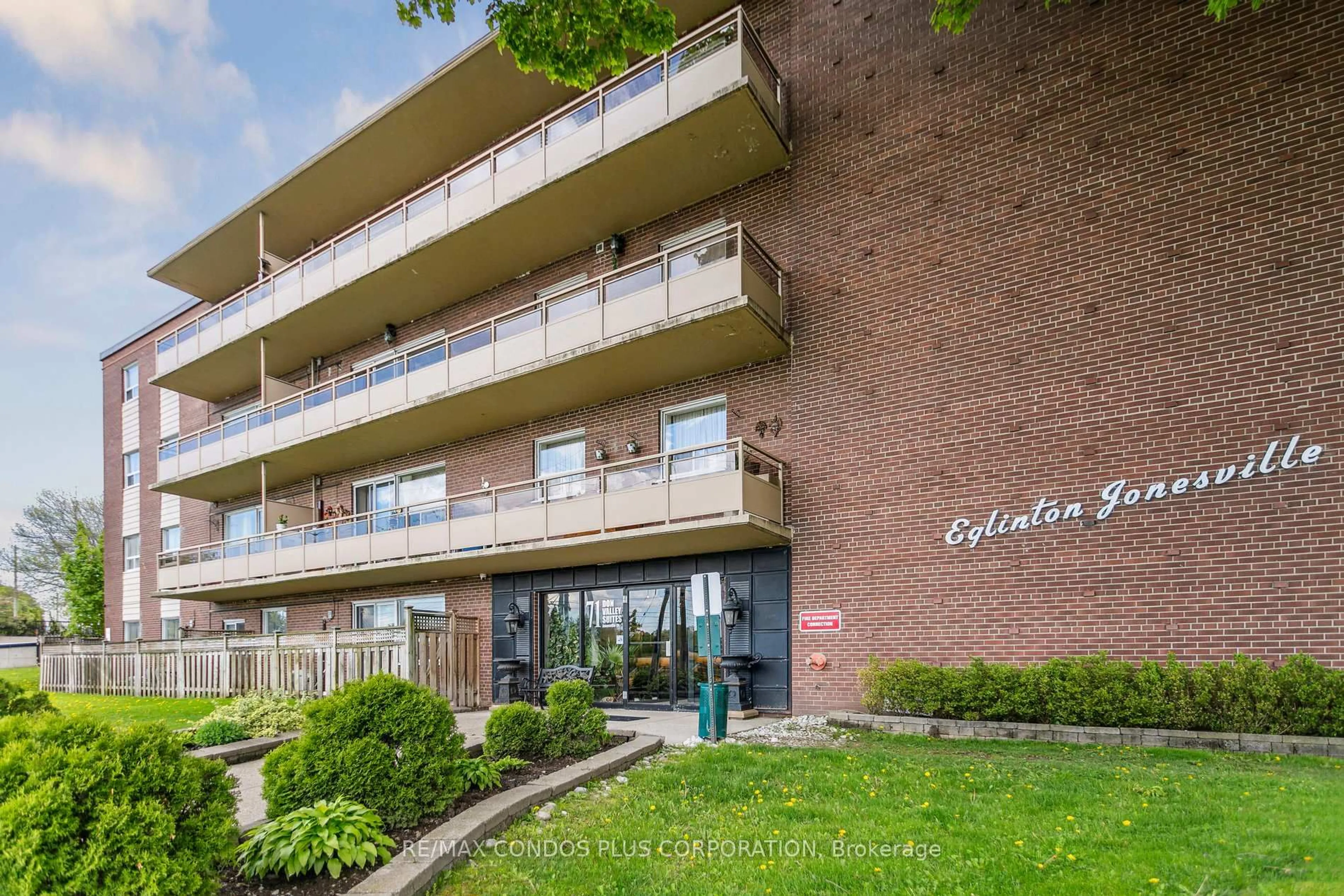 Indoor foyer for 71 Jonesville Cres #409, Toronto Ontario M4A 1H1