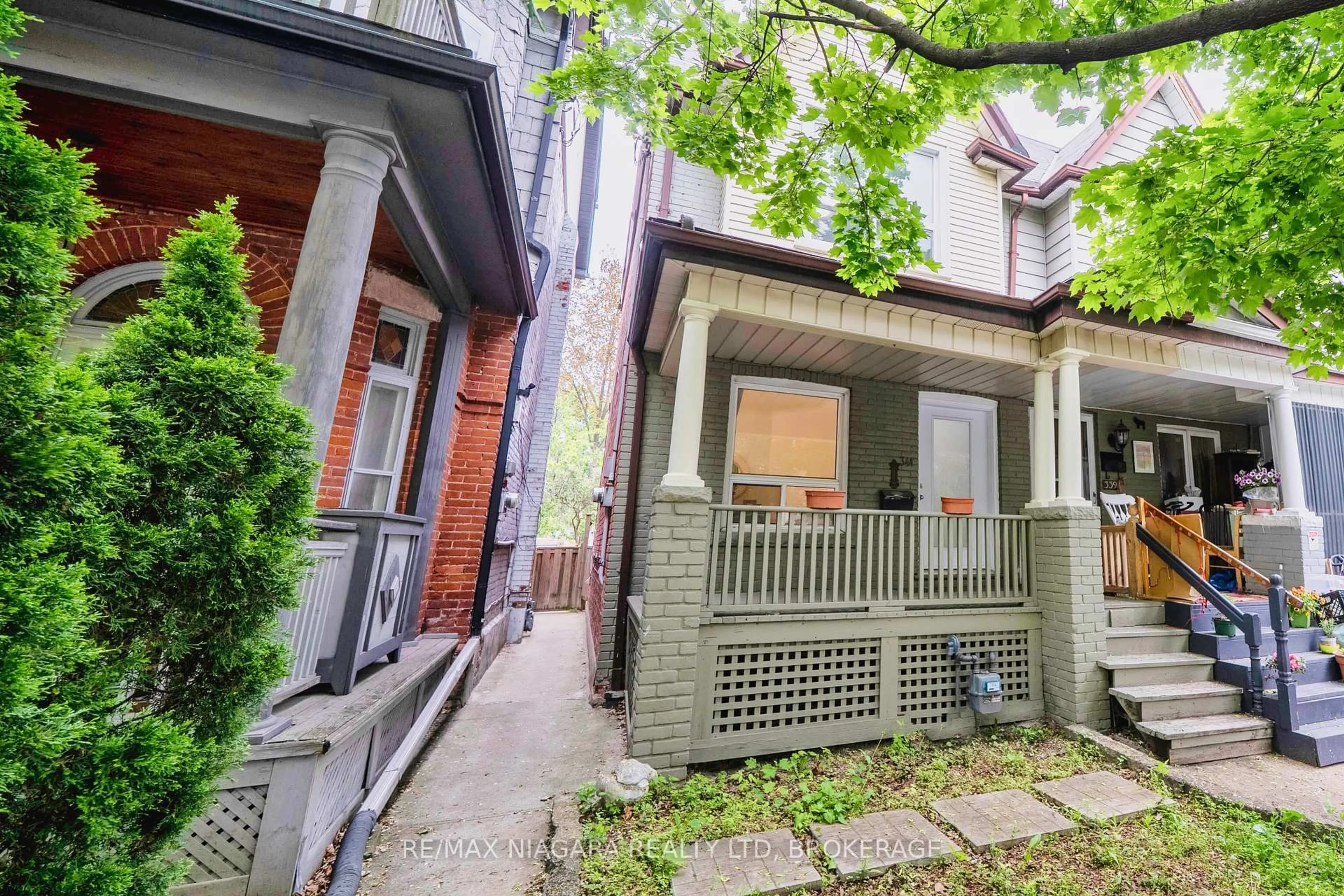Unknown for 341 Clinton St, Toronto Ontario M6G 2Y7