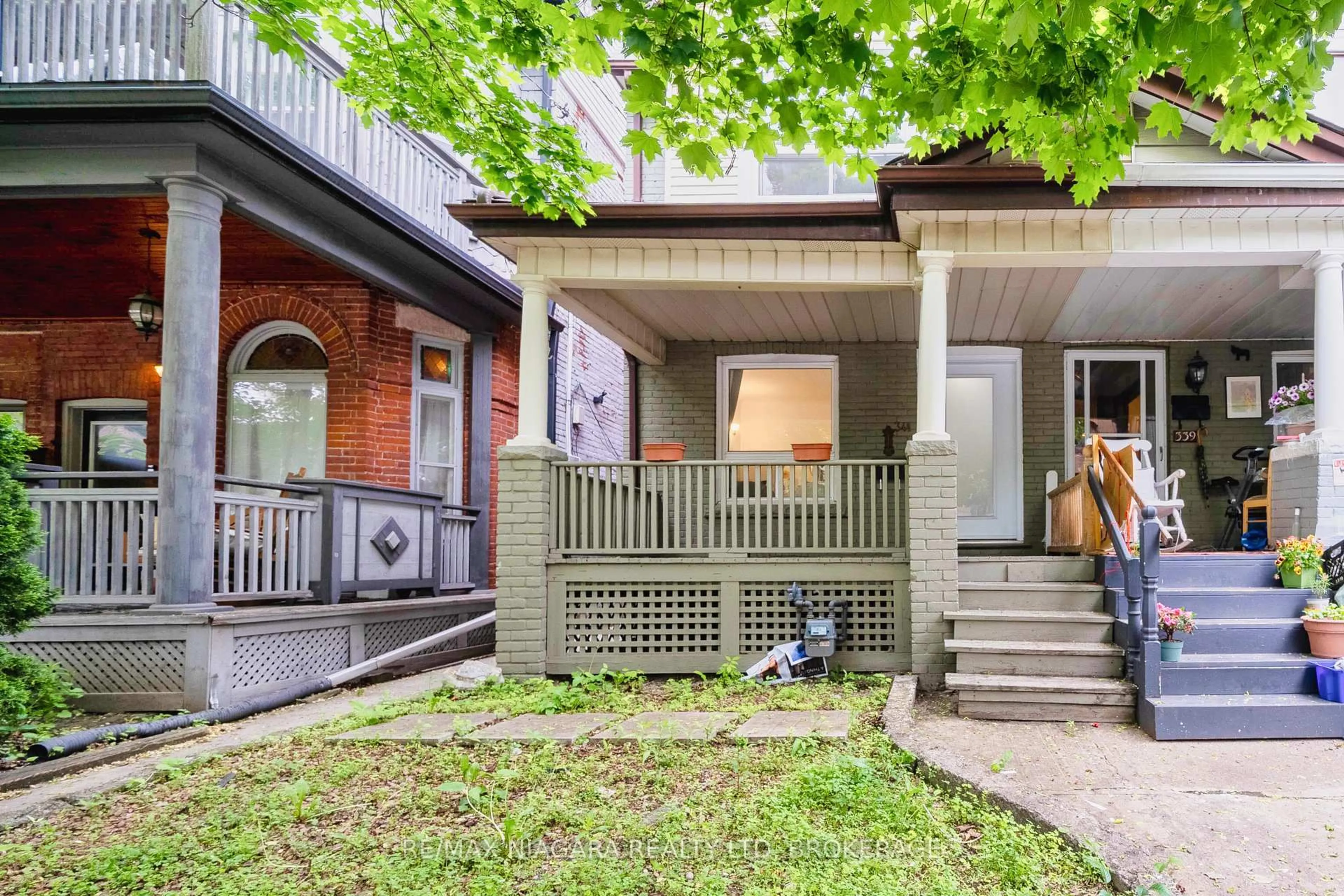 Unknown for 341 Clinton St, Toronto Ontario M6G 2Y7