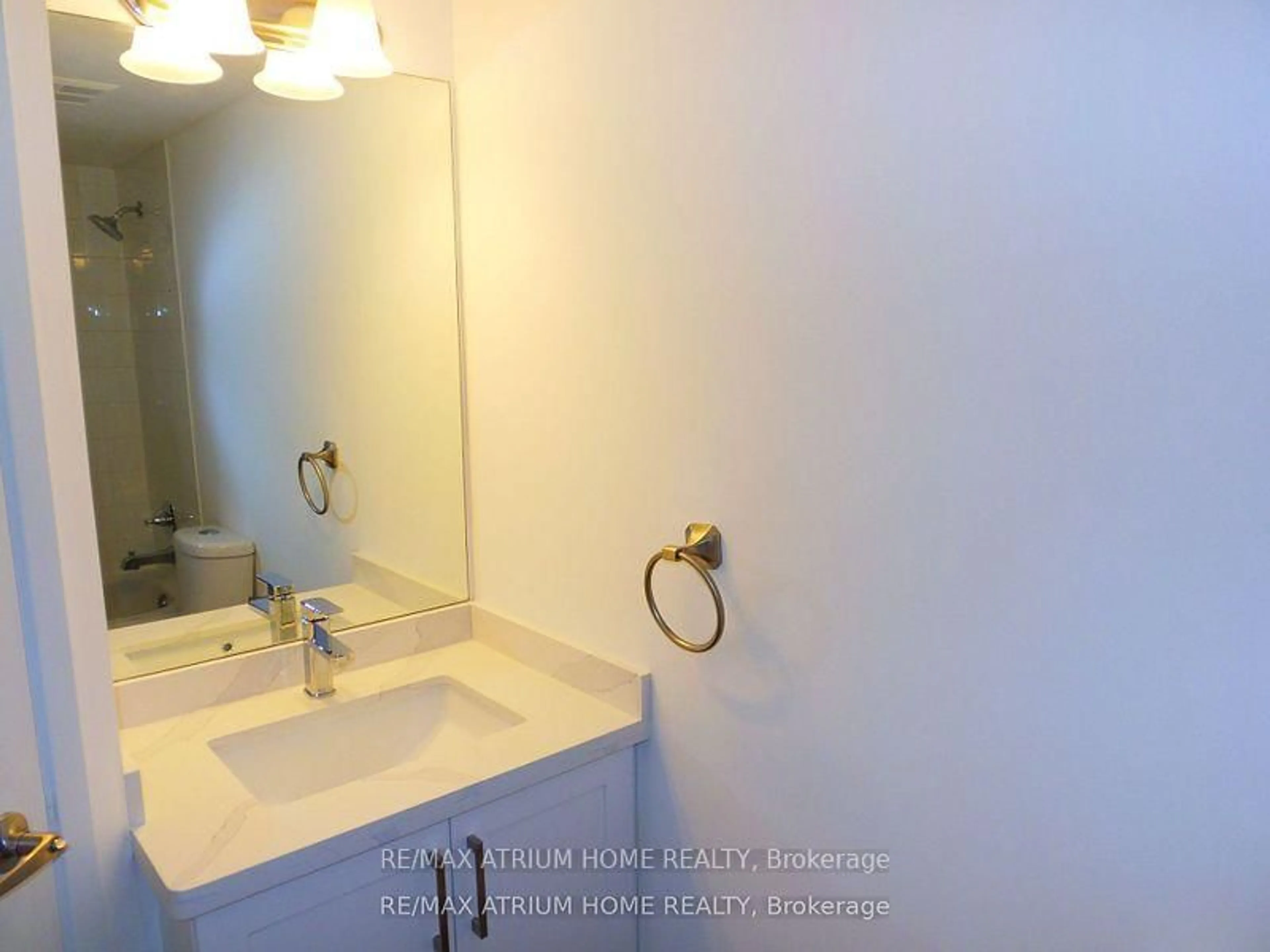 Standard bathroom, ceramic/tile floor for 7 Concorde Pl #2901, Toronto Ontario M3C 3N4