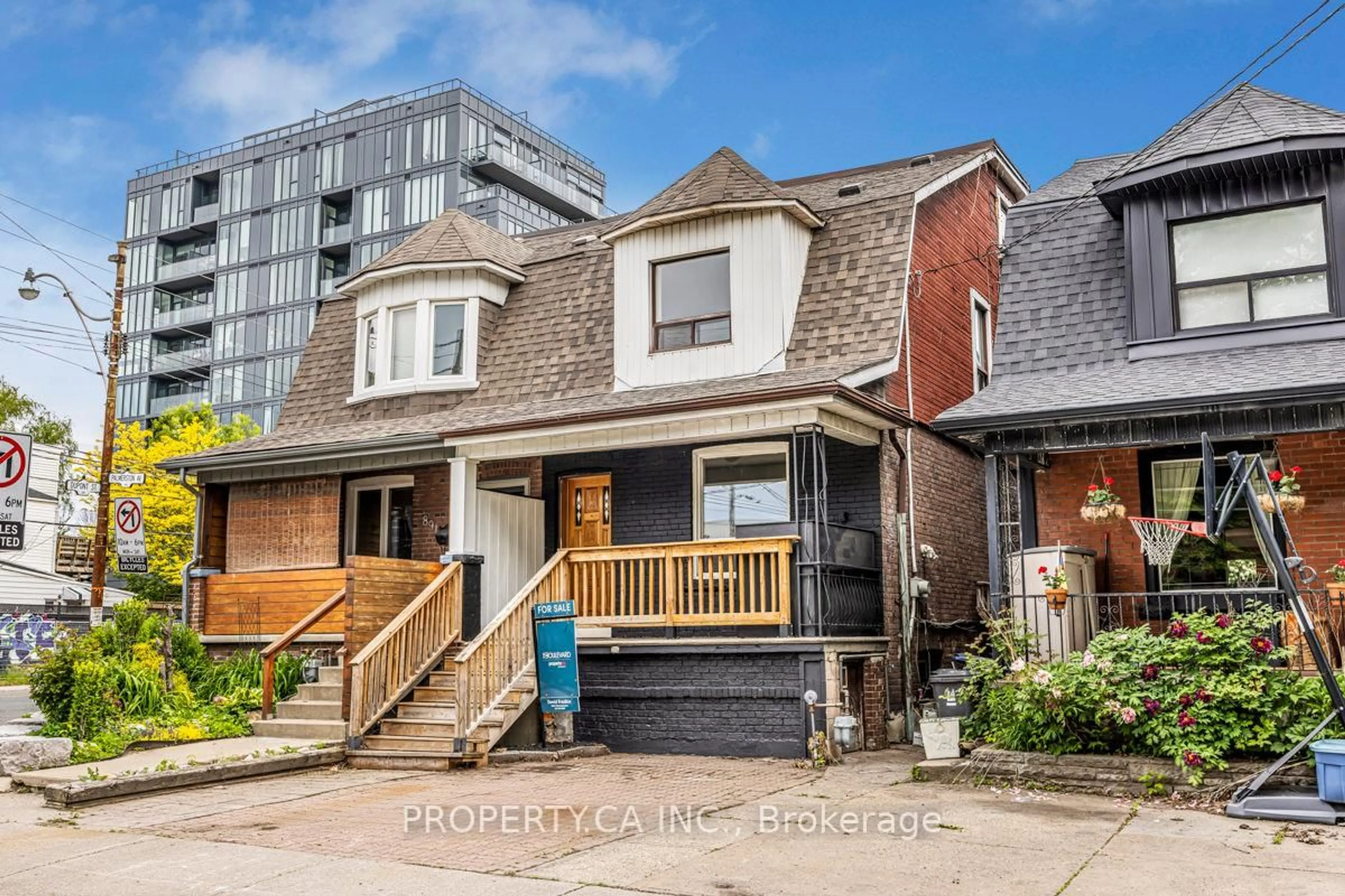Home with brick exterior material, street for 889 Palmerston Ave, Toronto Ontario M6G 2S3