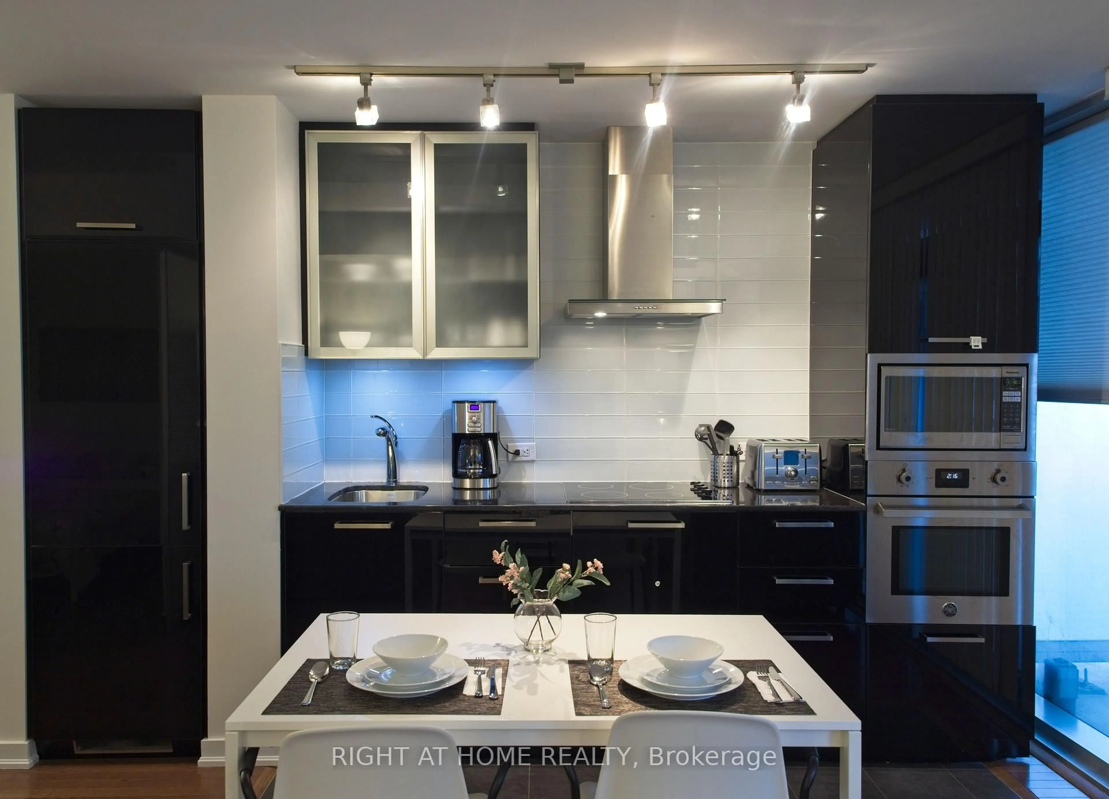 Contemporary kitchen, unknown for 12 York St #1905, Toronto Ontario M5J 0A9