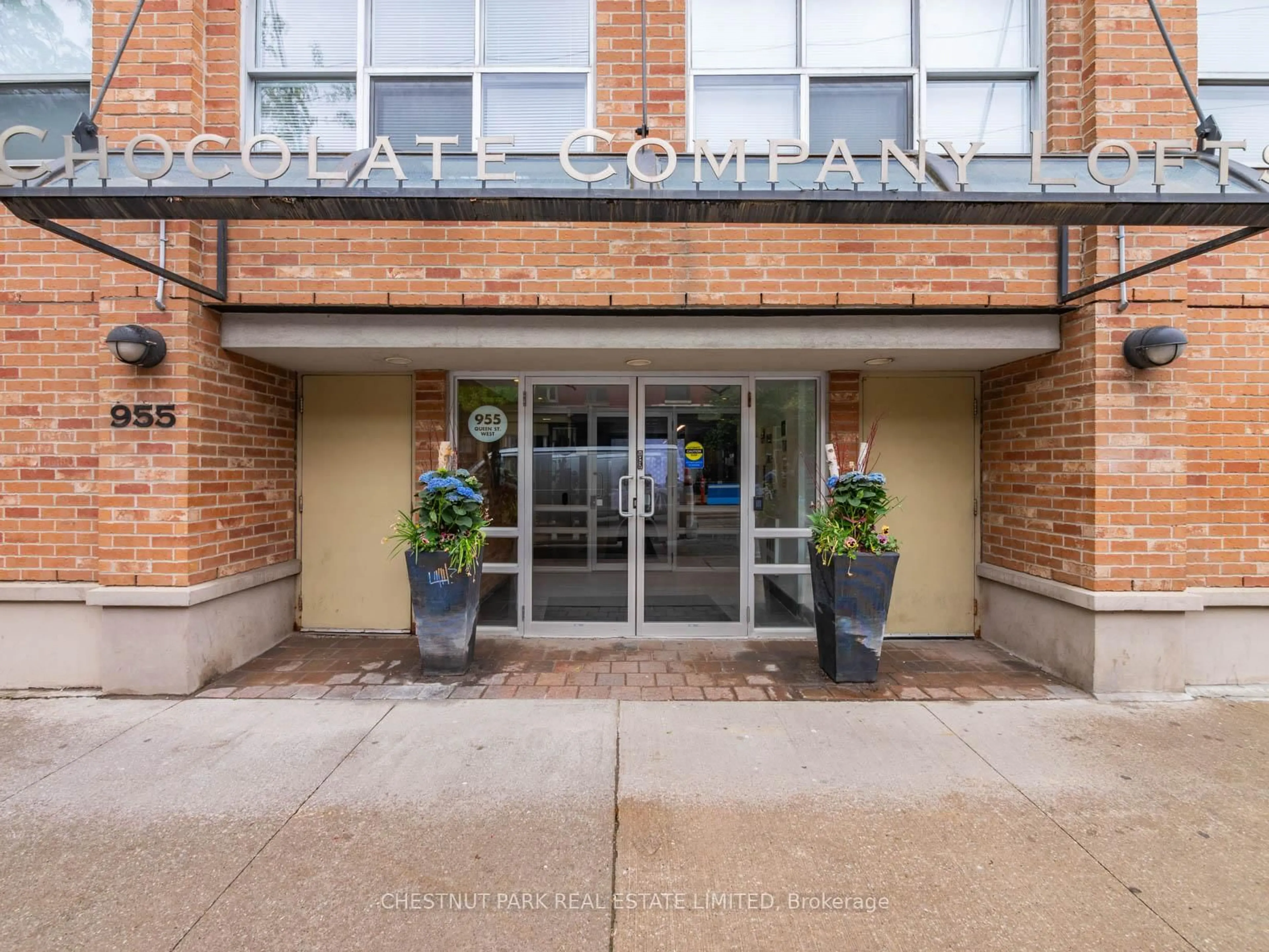 Unknown for 955 Queen St #312, Toronto Ontario M6J 3X5