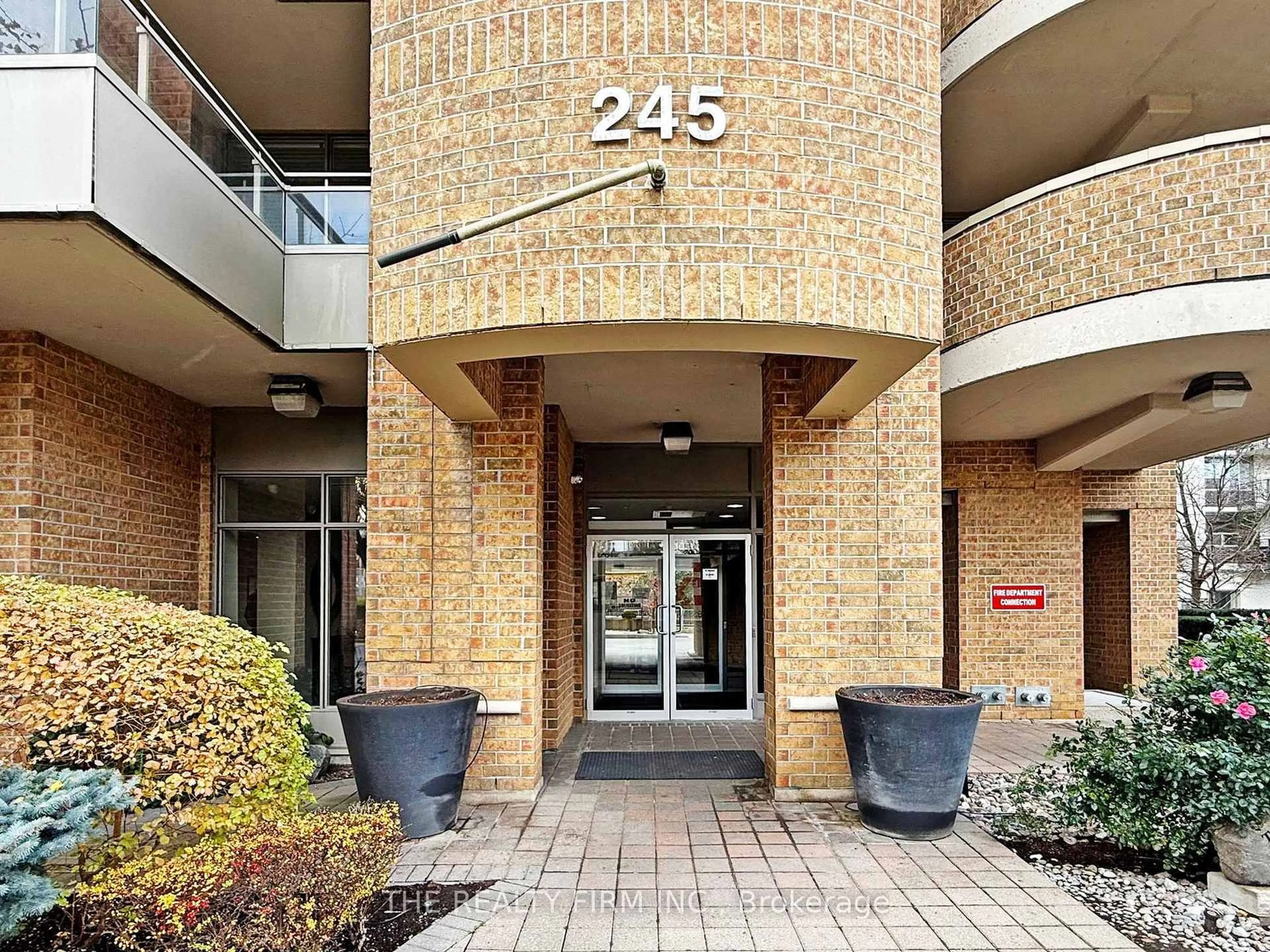 Indoor foyer for 245 Davisville Ave #517, Toronto Ontario M4S 3H4