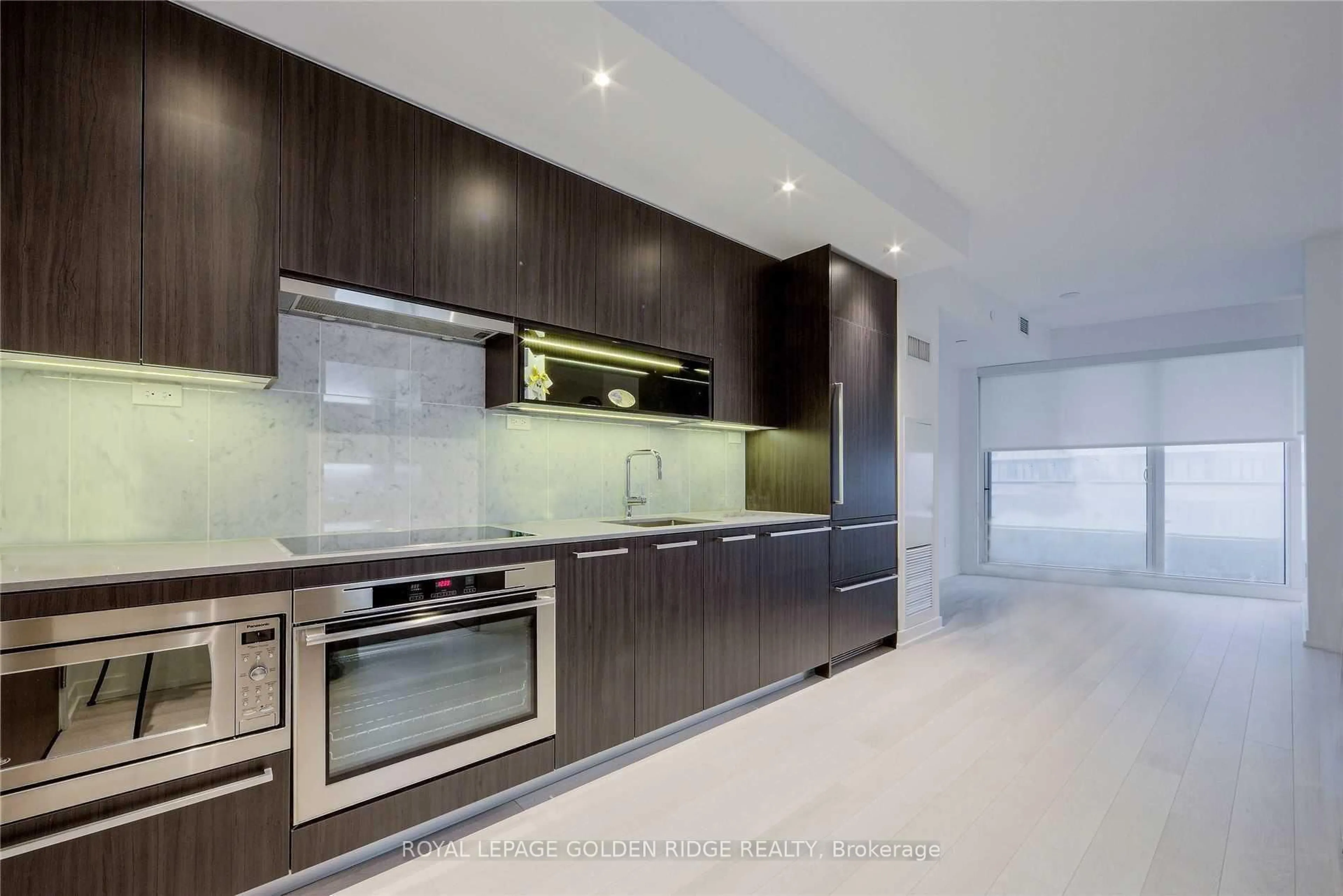 Contemporary kitchen, ceramic/tile floor for 117 McMahon Dr #1108, Toronto Ontario M2K 0E4