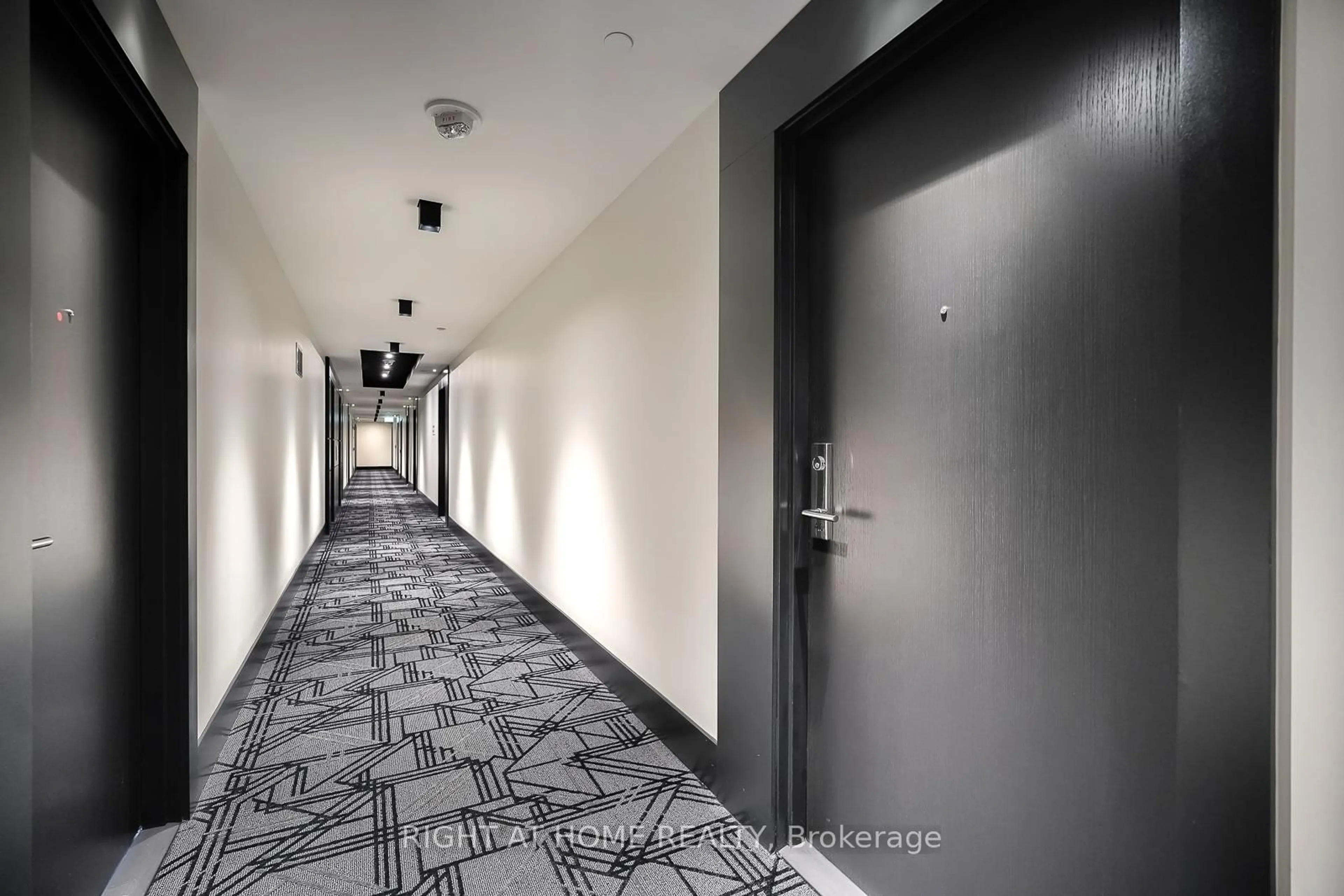 Indoor foyer for 863 St. Clair Ave #410, Toronto Ontario M6C 1C4