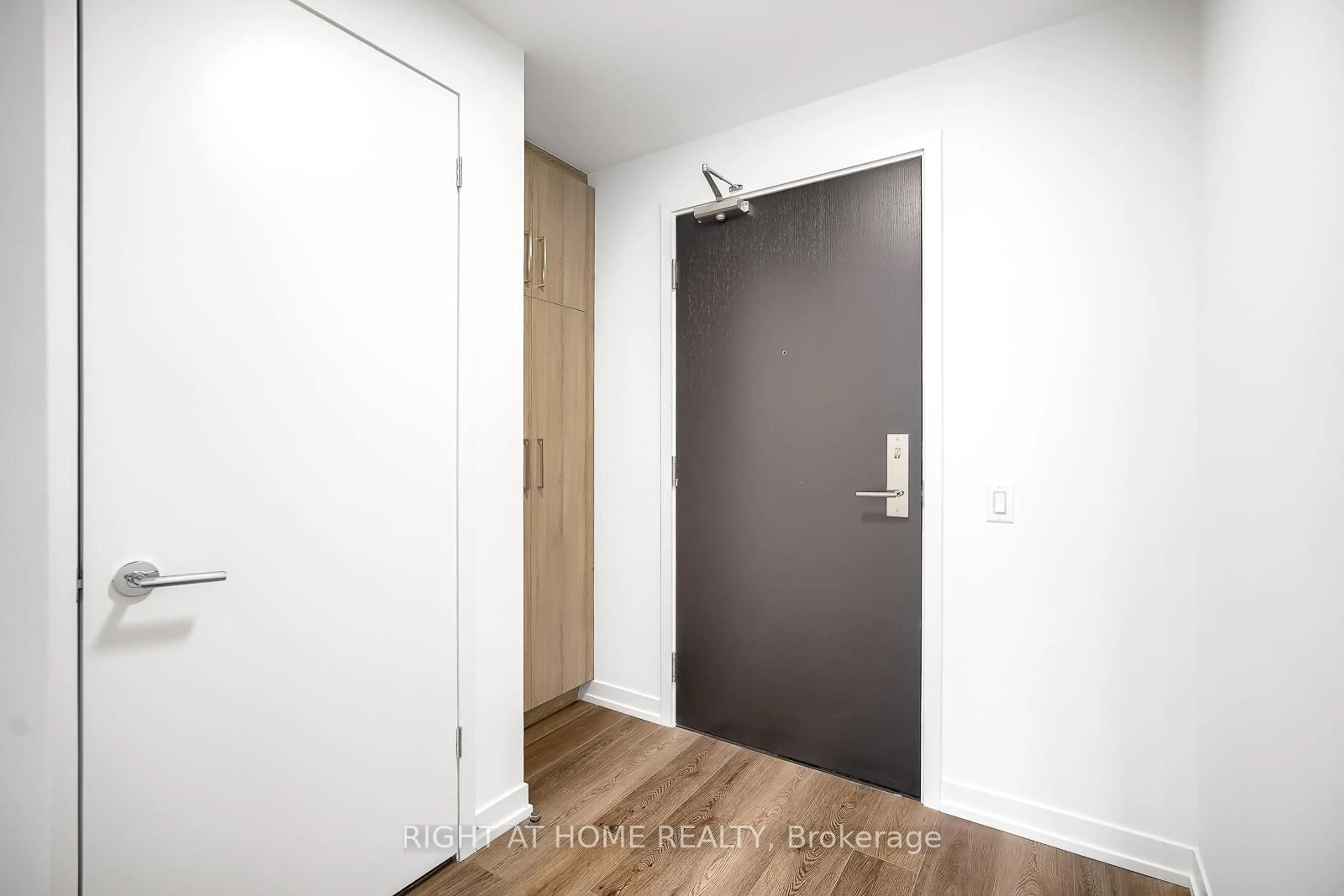 Indoor entryway for 863 St. Clair Ave #410, Toronto Ontario M6C 1C4