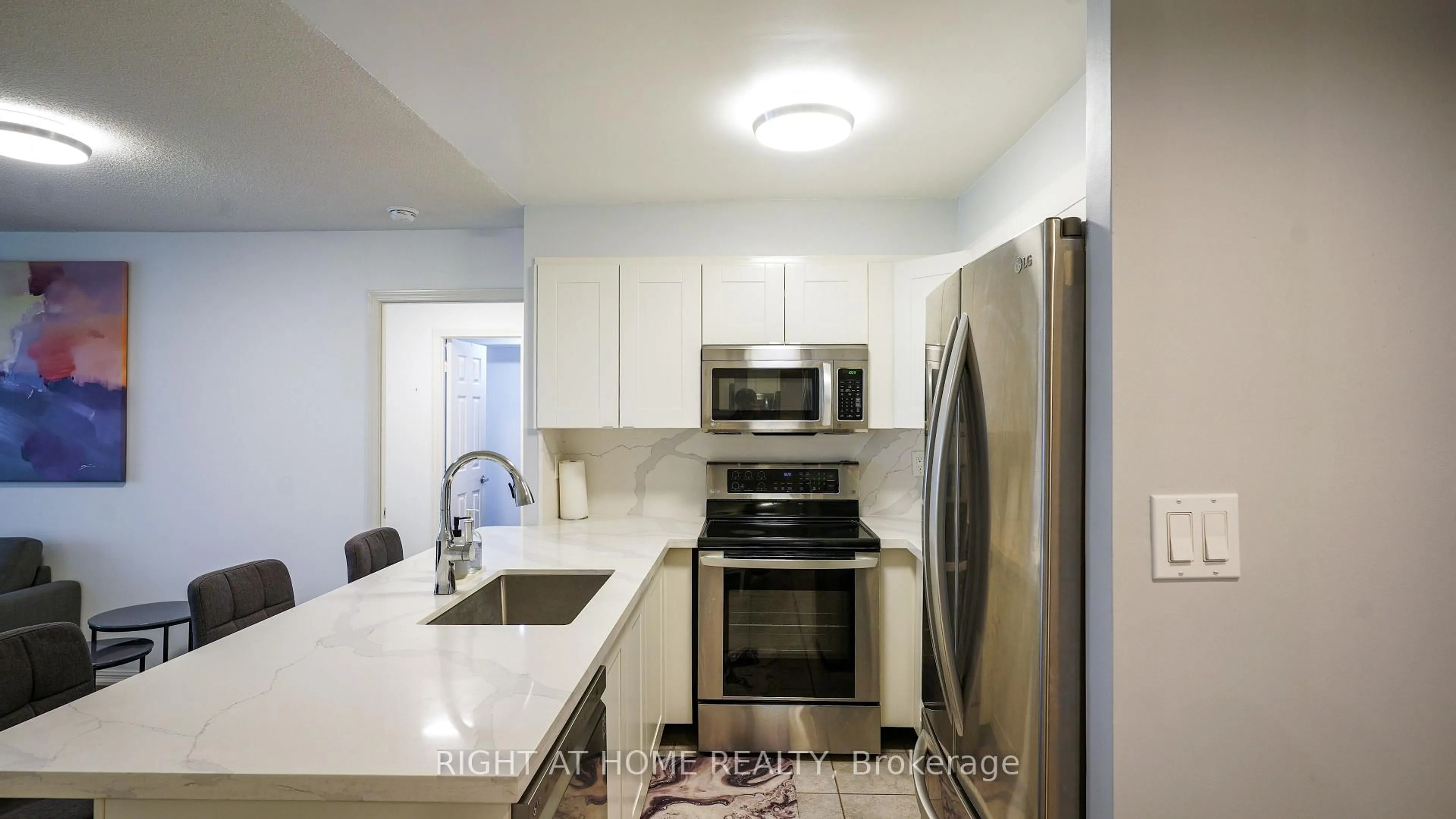 Standard kitchen, ceramic/tile floor for 188 Redpath Ave #408, Toronto Ontario M4P 3J2