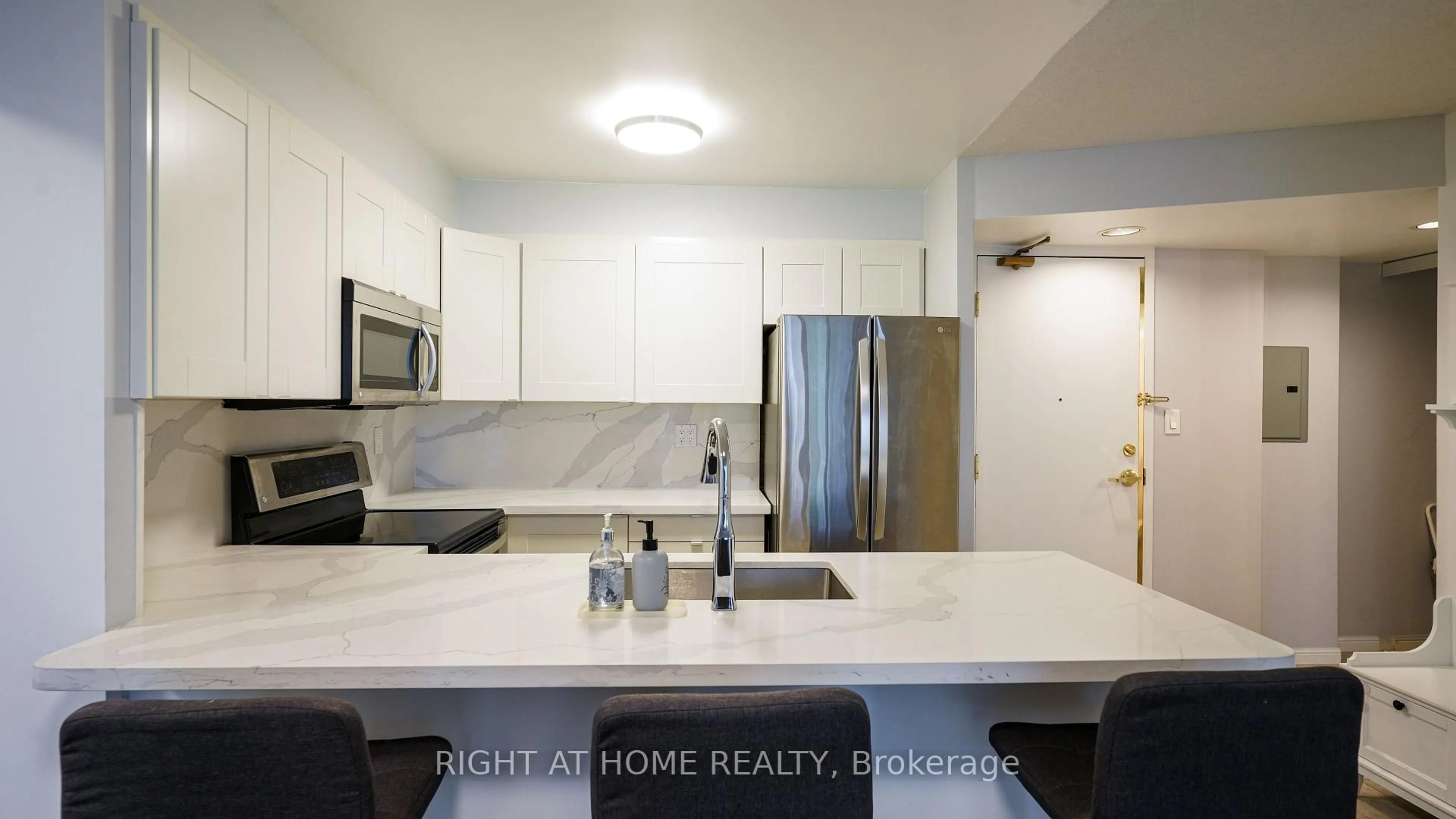 Unknown for 188 Redpath Ave #408, Toronto Ontario M4P 3J2