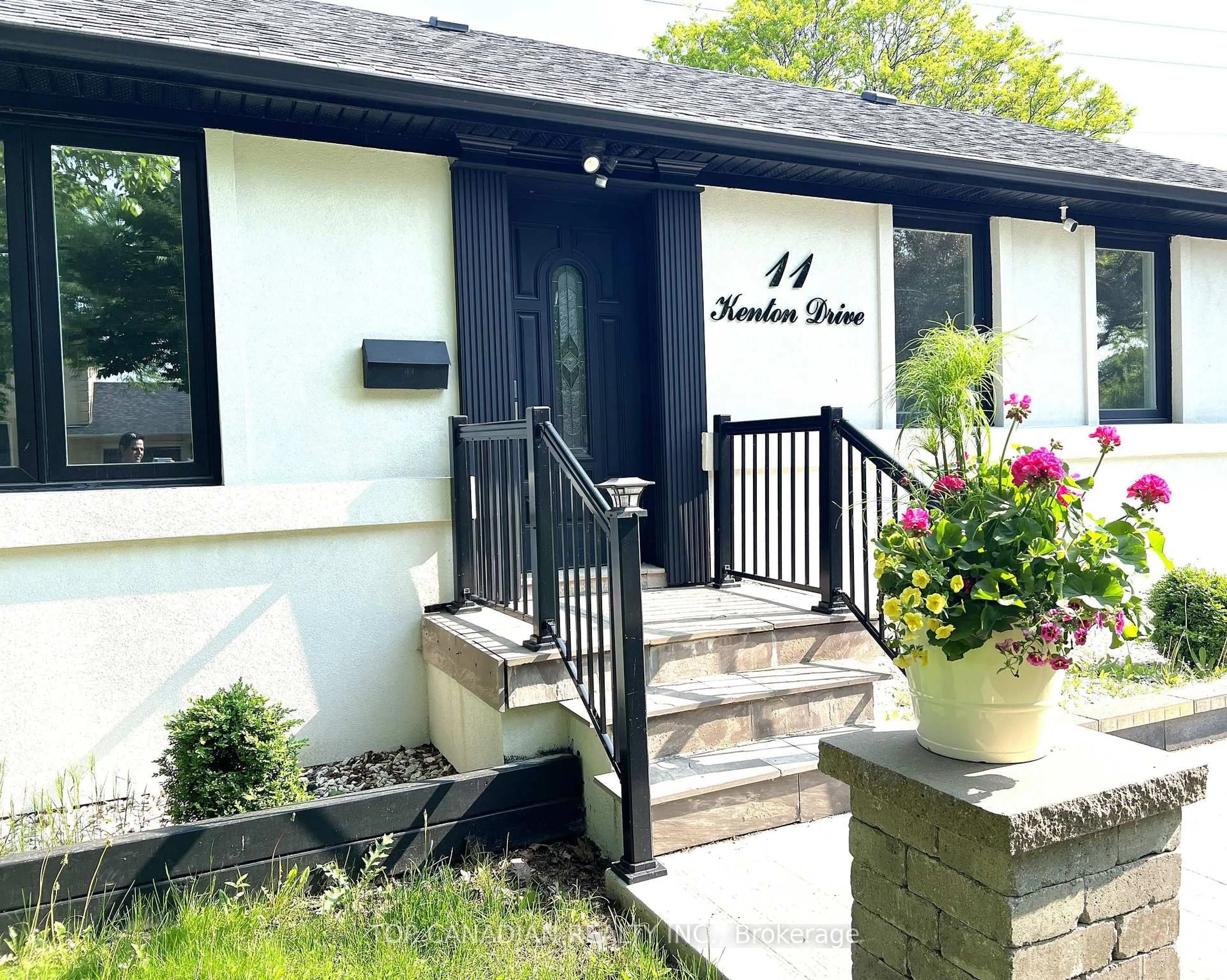 Home with vinyl exterior material, mountain view for 11 Kenton Dr, Toronto Ontario M2R 2H6