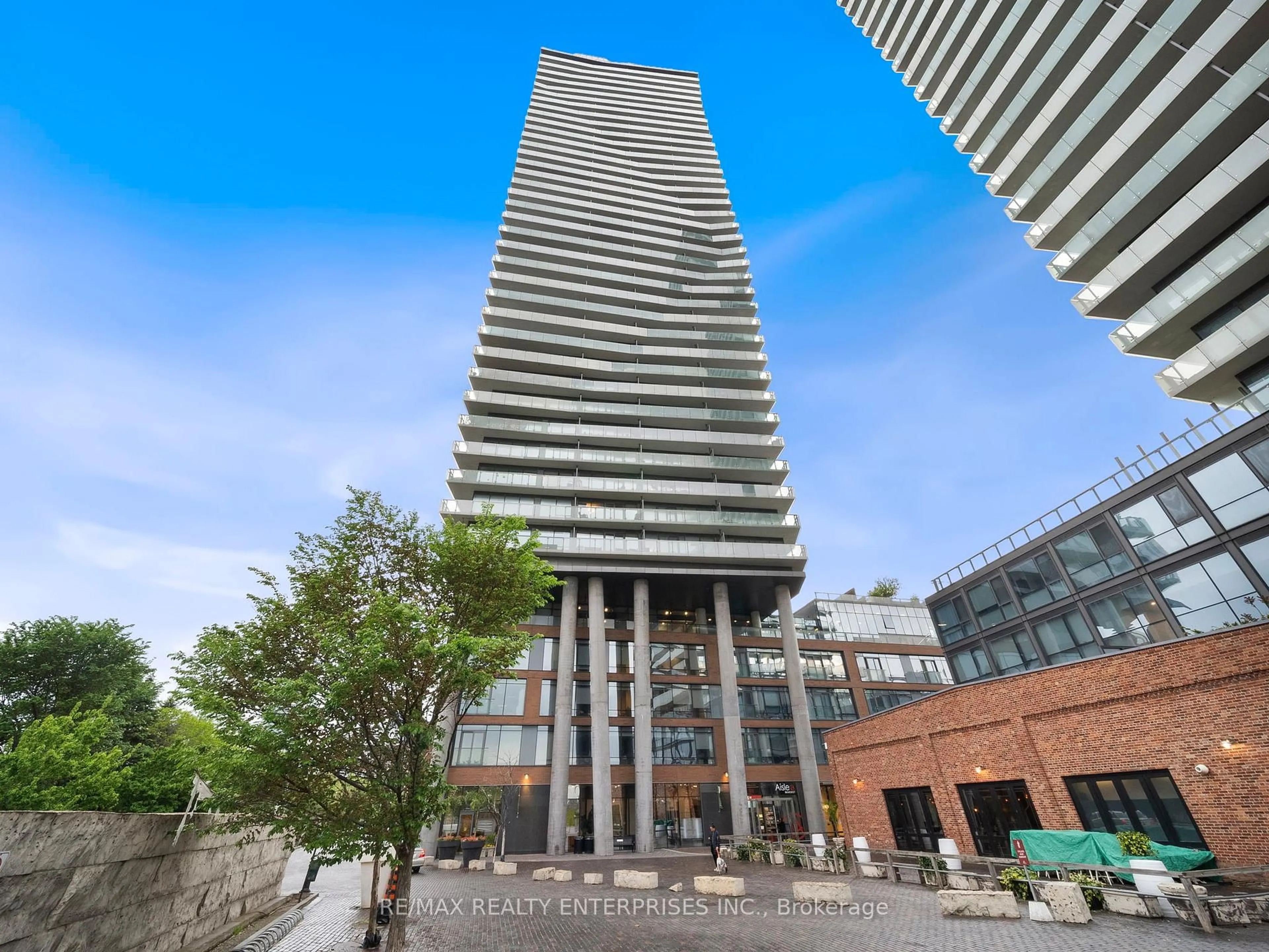 Indoor foyer for 70 Distillery Lane #2606, Toronto Ontario M5A 0E3