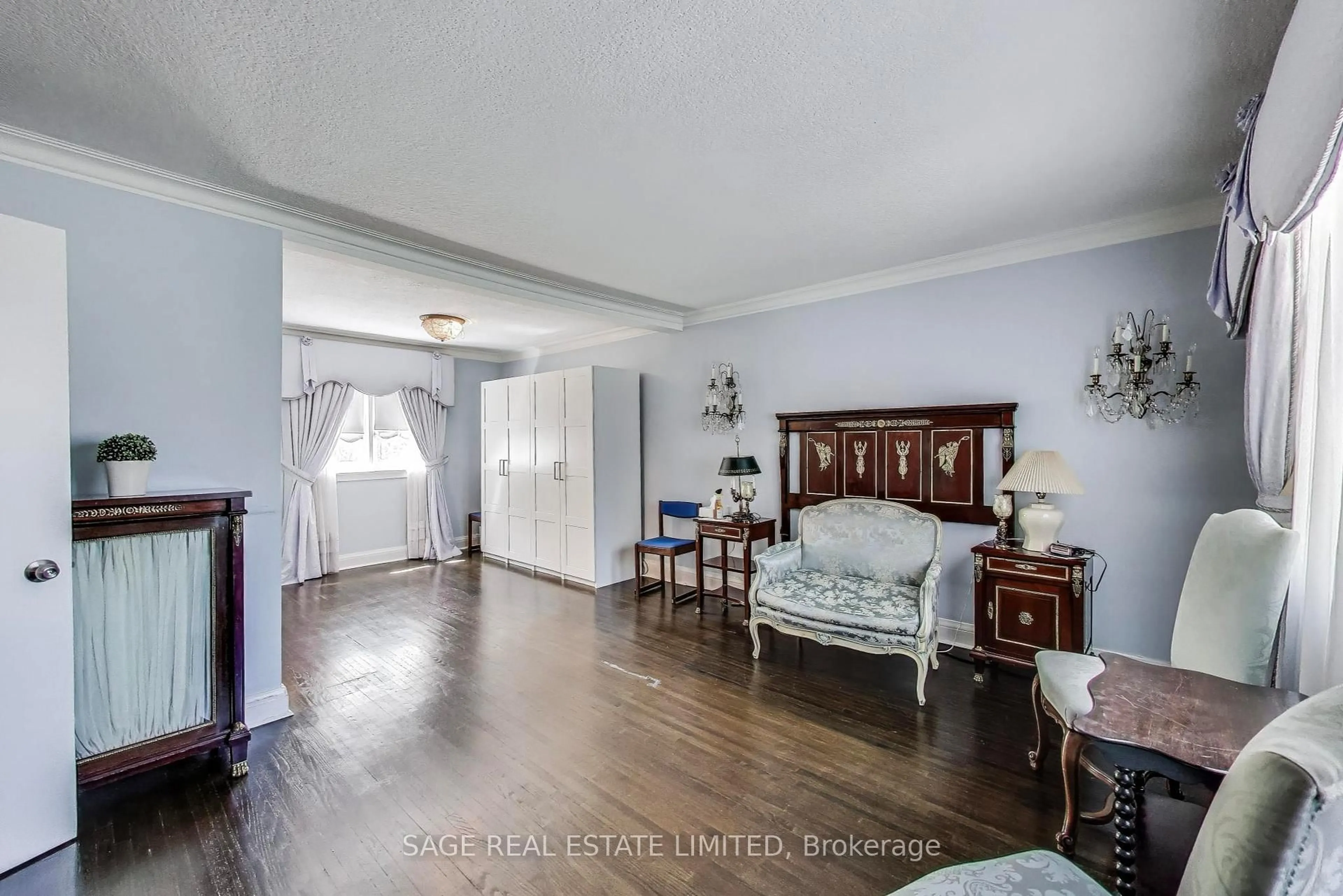 Unknown for 33 Kirkland Blvd, Toronto Ontario M6A 1E7